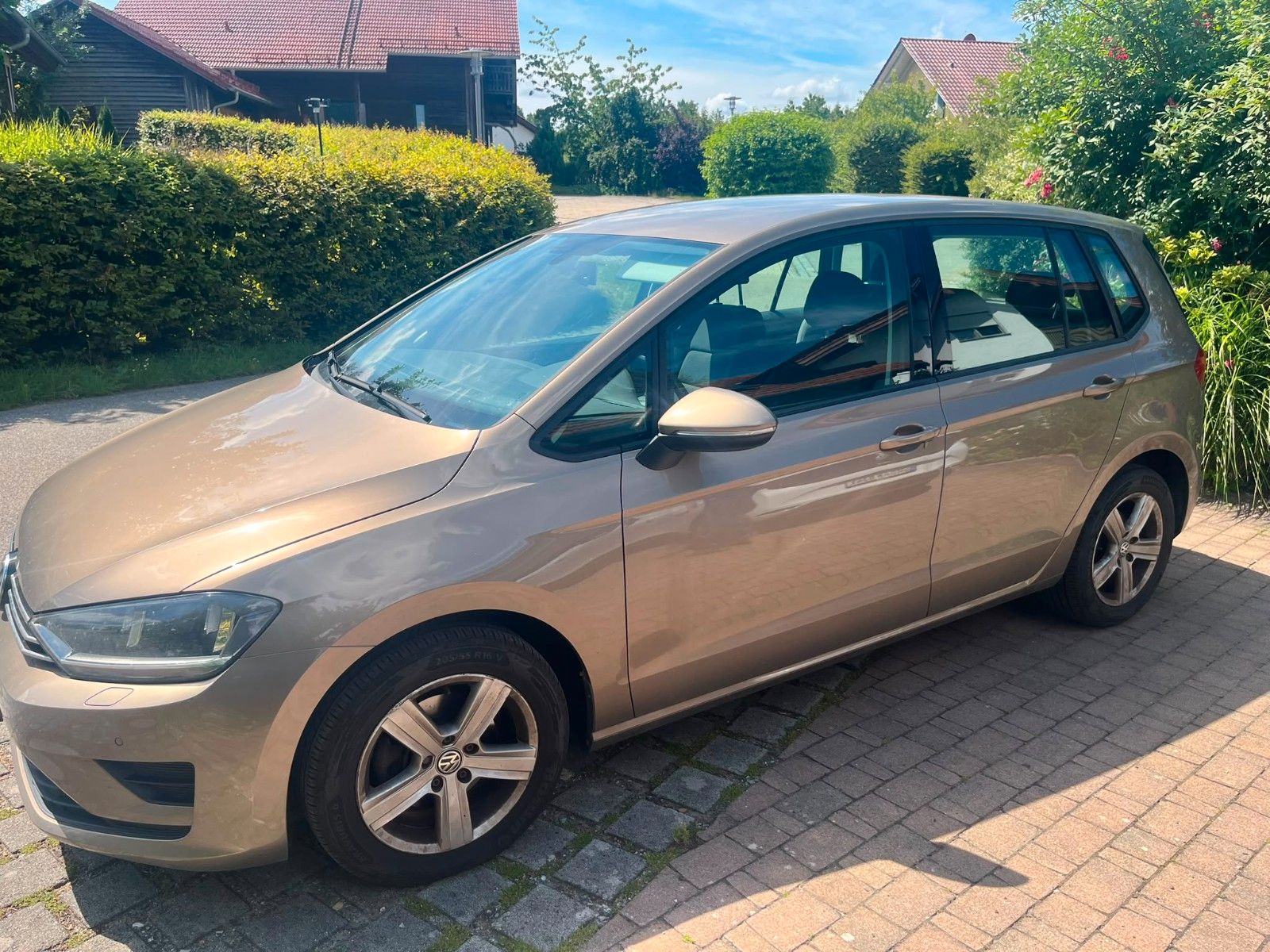 Volkswagen Golf - 1