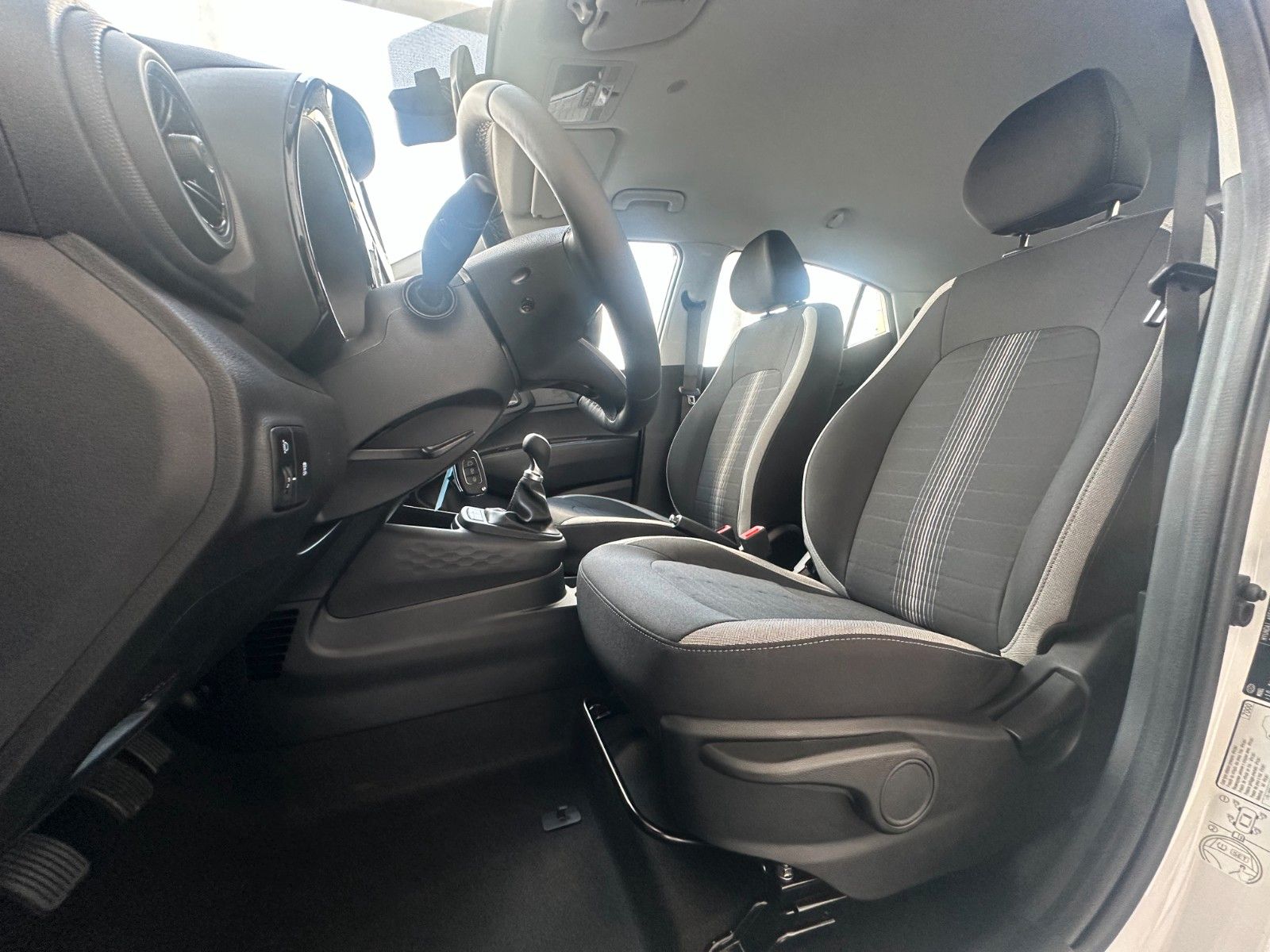 Fahrzeugabbildung Hyundai i10 Trend 1.0l 63PS MY25 Navi/SHZ!