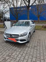 Mercedes-Benz 220 - Mercedes-Benz 220 mit Diesel-Antrieb: Kombi