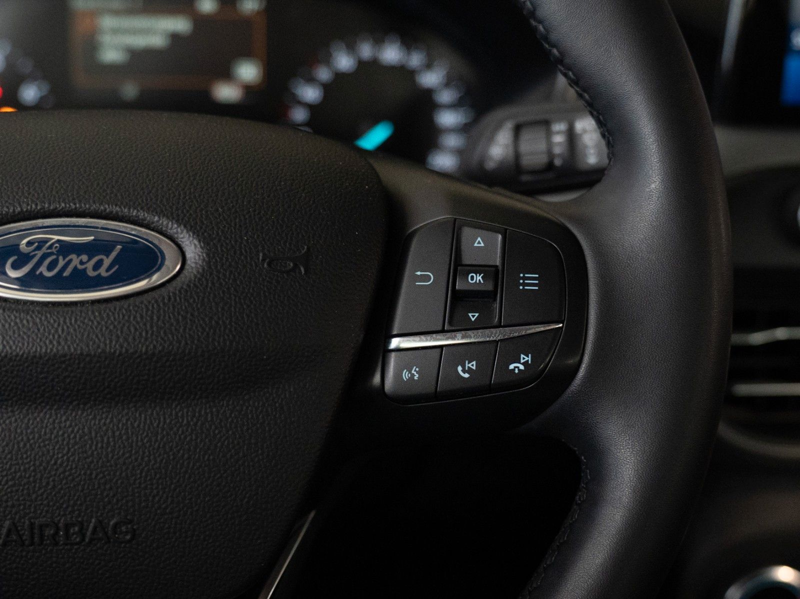 Fahrzeugabbildung Ford Focus Turnier Active/AUTOMATIK/WINTER-P/KAMERA