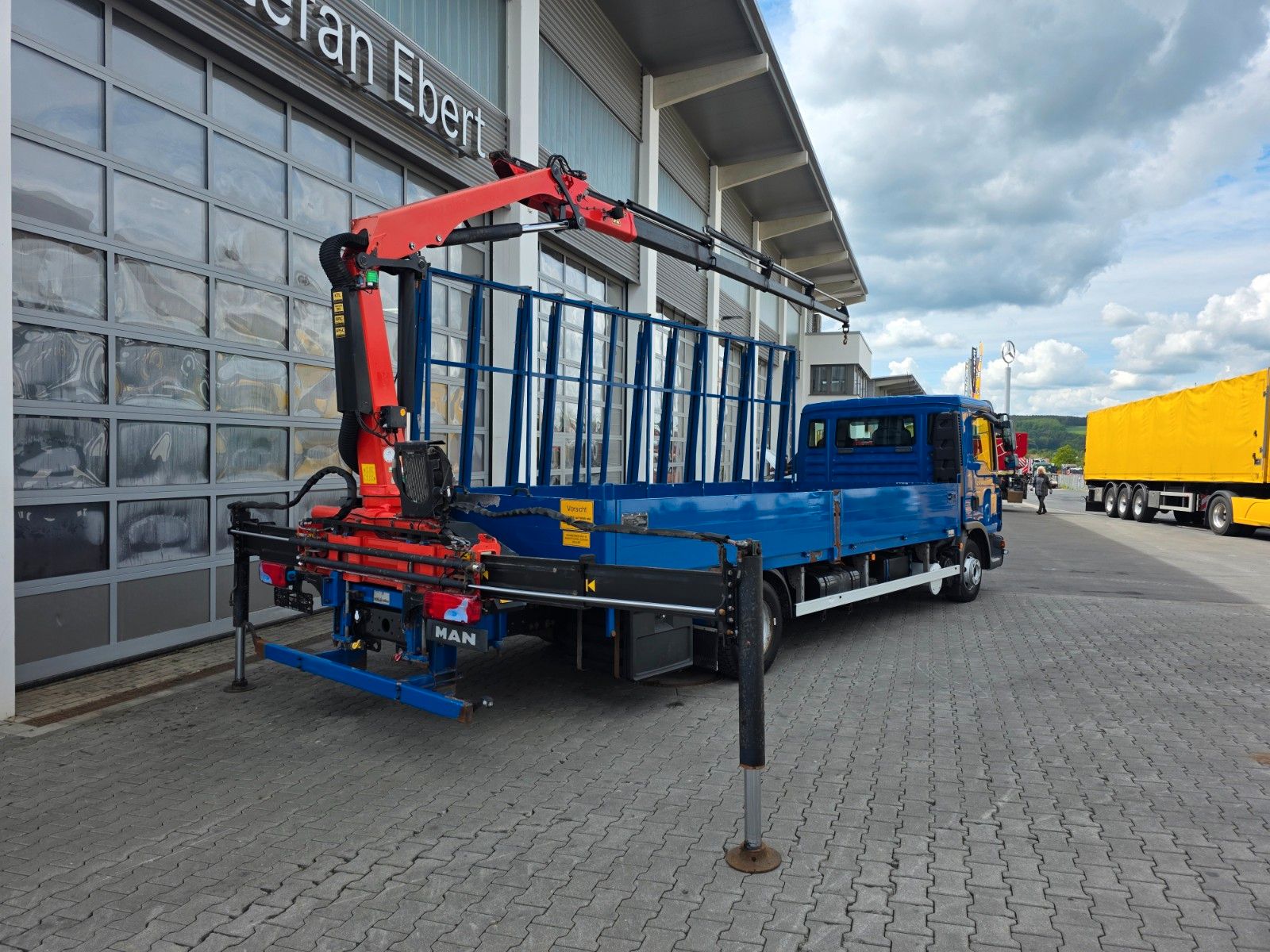 Fahrzeugabbildung MAN TGL 12.250 BL Glasreff Palfinger PK 9002EH Funk