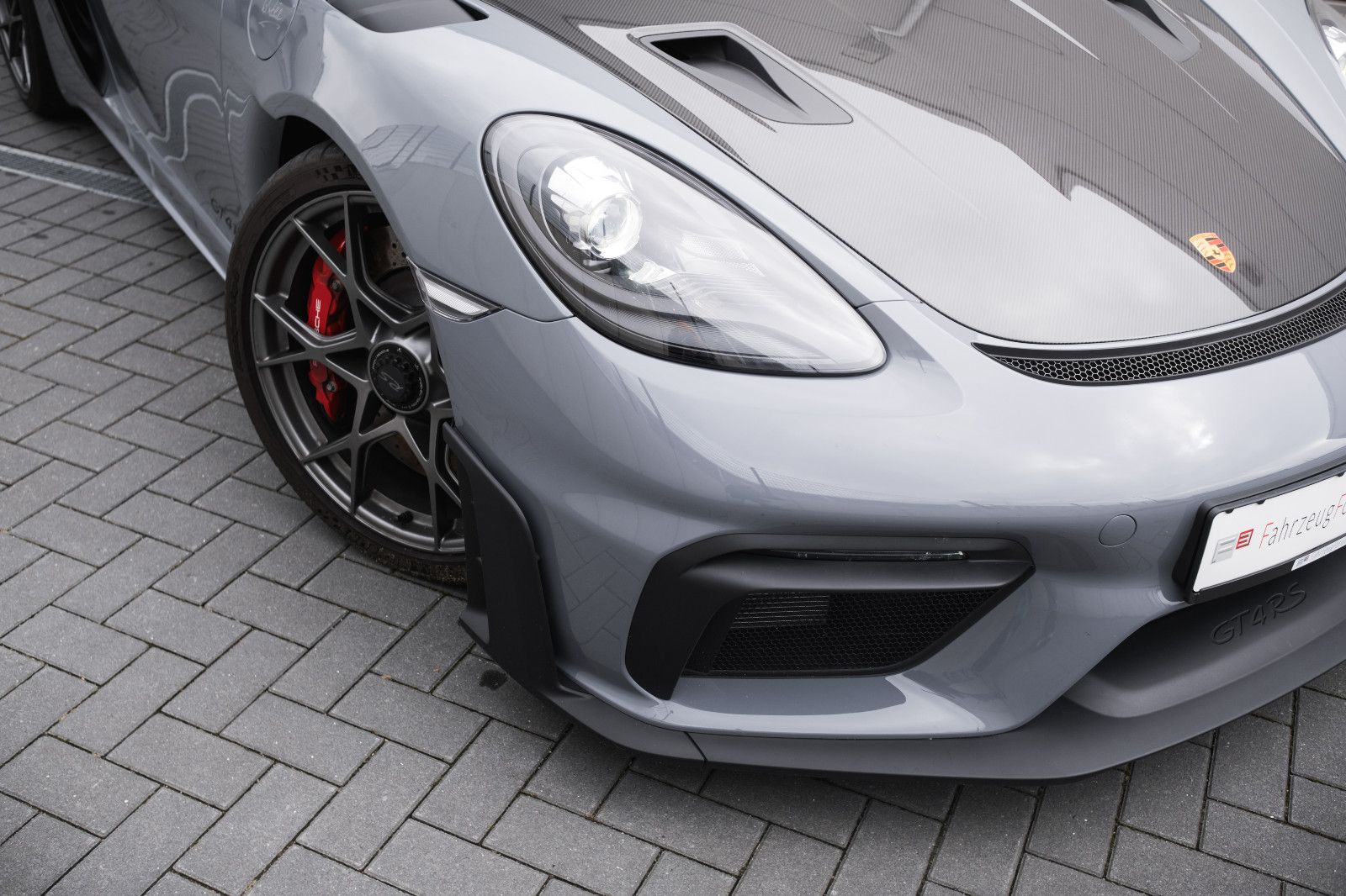 Fahrzeugabbildung Porsche Cayman 718 GT4RS-Lift-Weissach-Paket-BOSE-