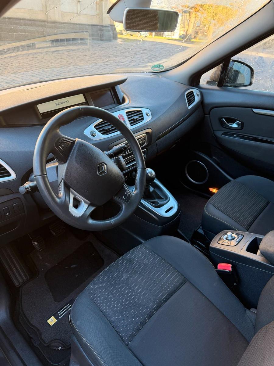 Renault Megane 2011 — photo 6