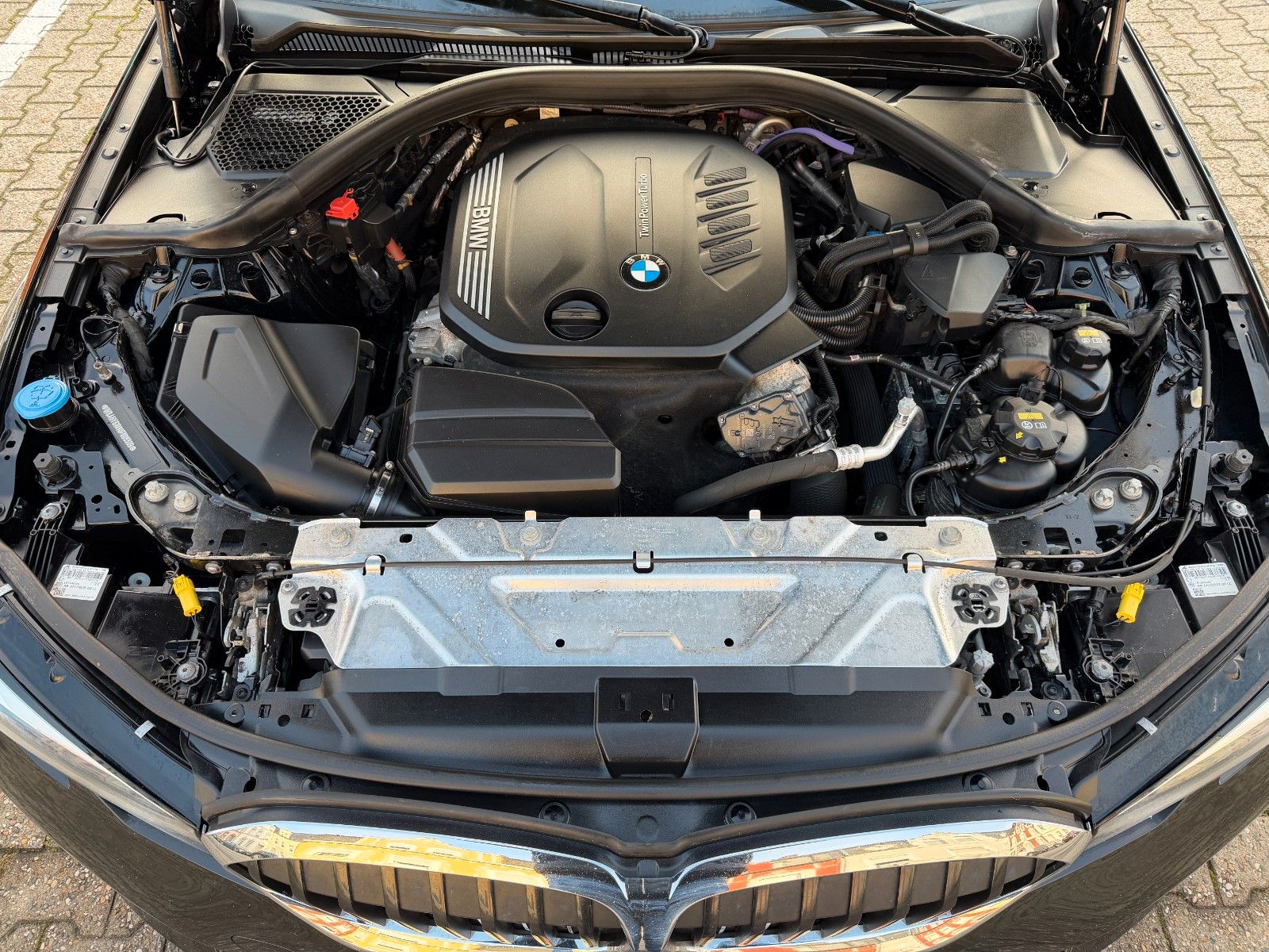 Fahrzeugabbildung BMW 318 d Sport Line NAVI STANDH LEDER LENKRADHEIZ.