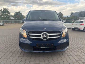 Mercedes V 220 - 2