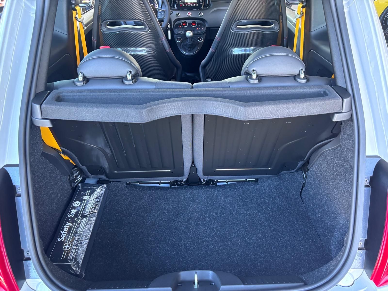 Fahrzeugabbildung Abarth 695 Competizione BEATS SOUNDSYSTEM NAVI ALU