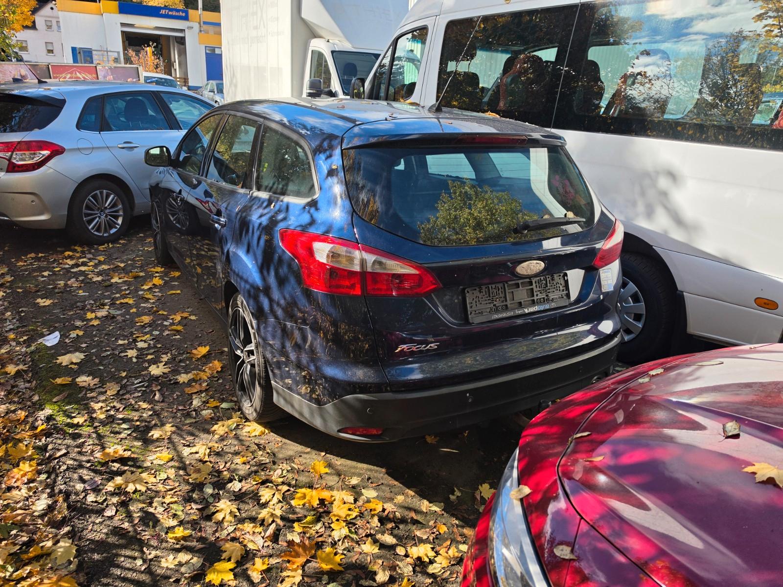 Ford Focus 2011 — rear view