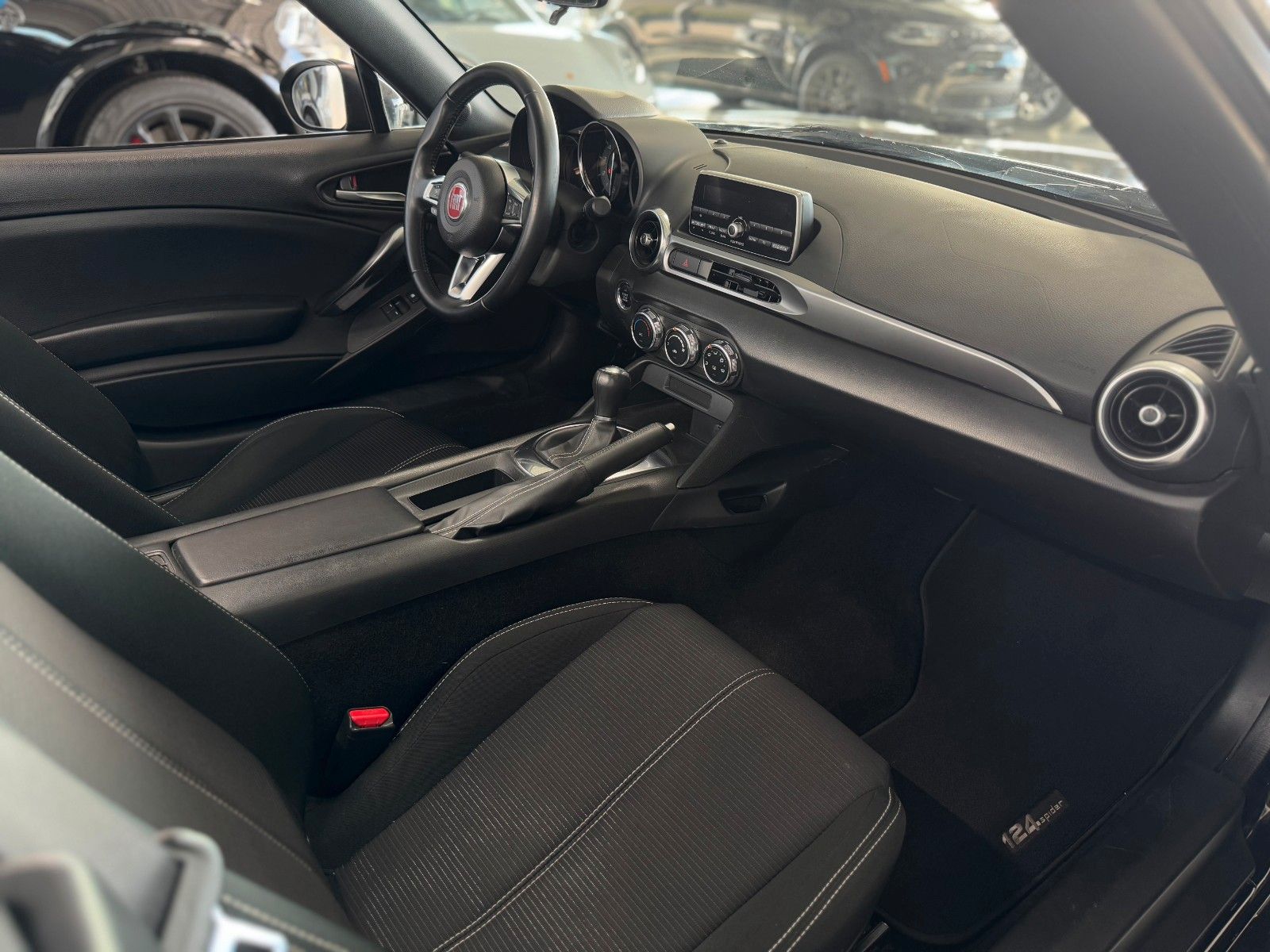 Fahrzeugabbildung Fiat 124 Spider  Klimaanlage Tempomat LM-Felgen TOP