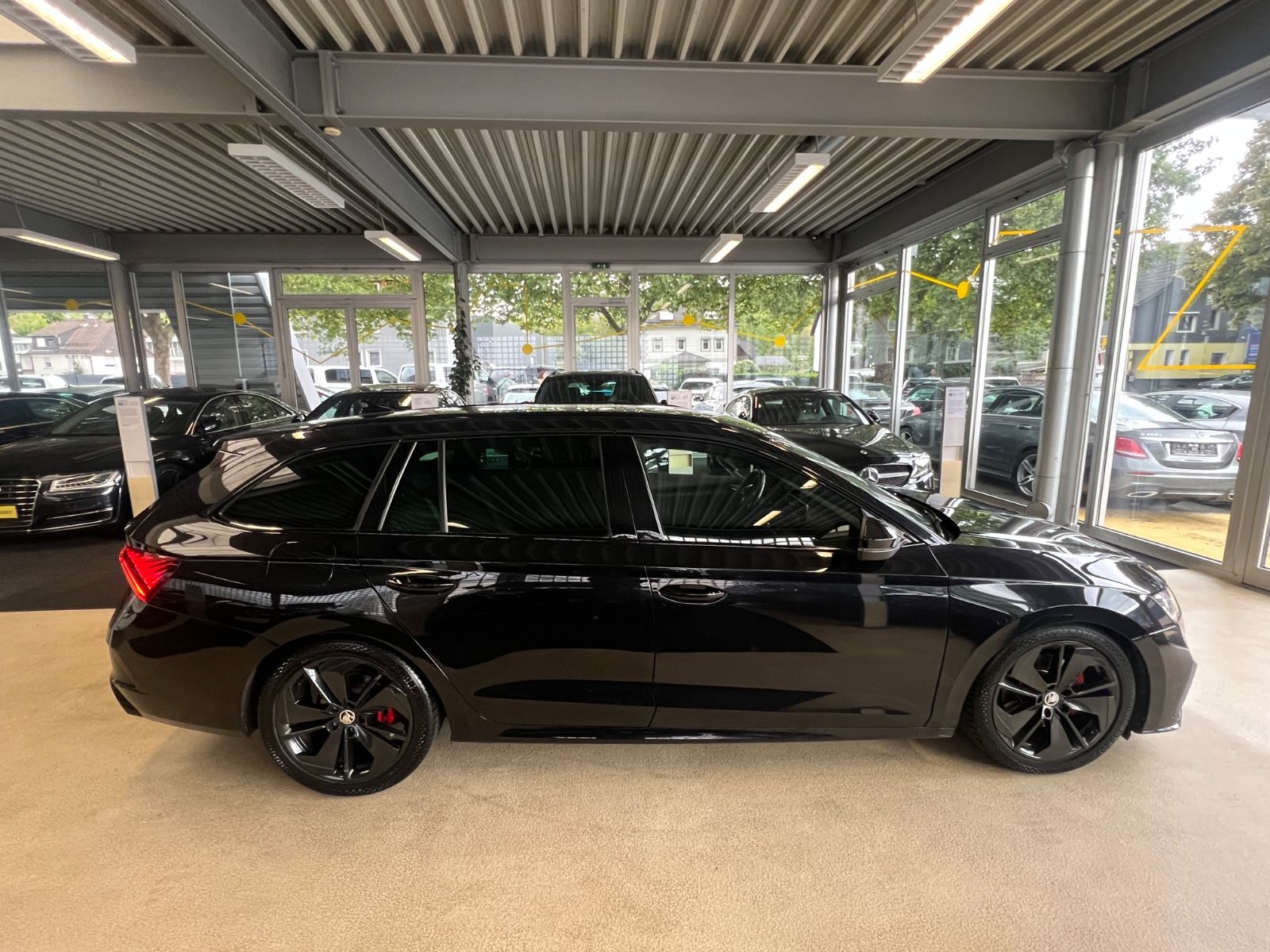 Fahrzeugabbildung SKODA Octavia  RS *HEAD-UP*4x SITZHEIZUNG*KAMERA*VIRT*