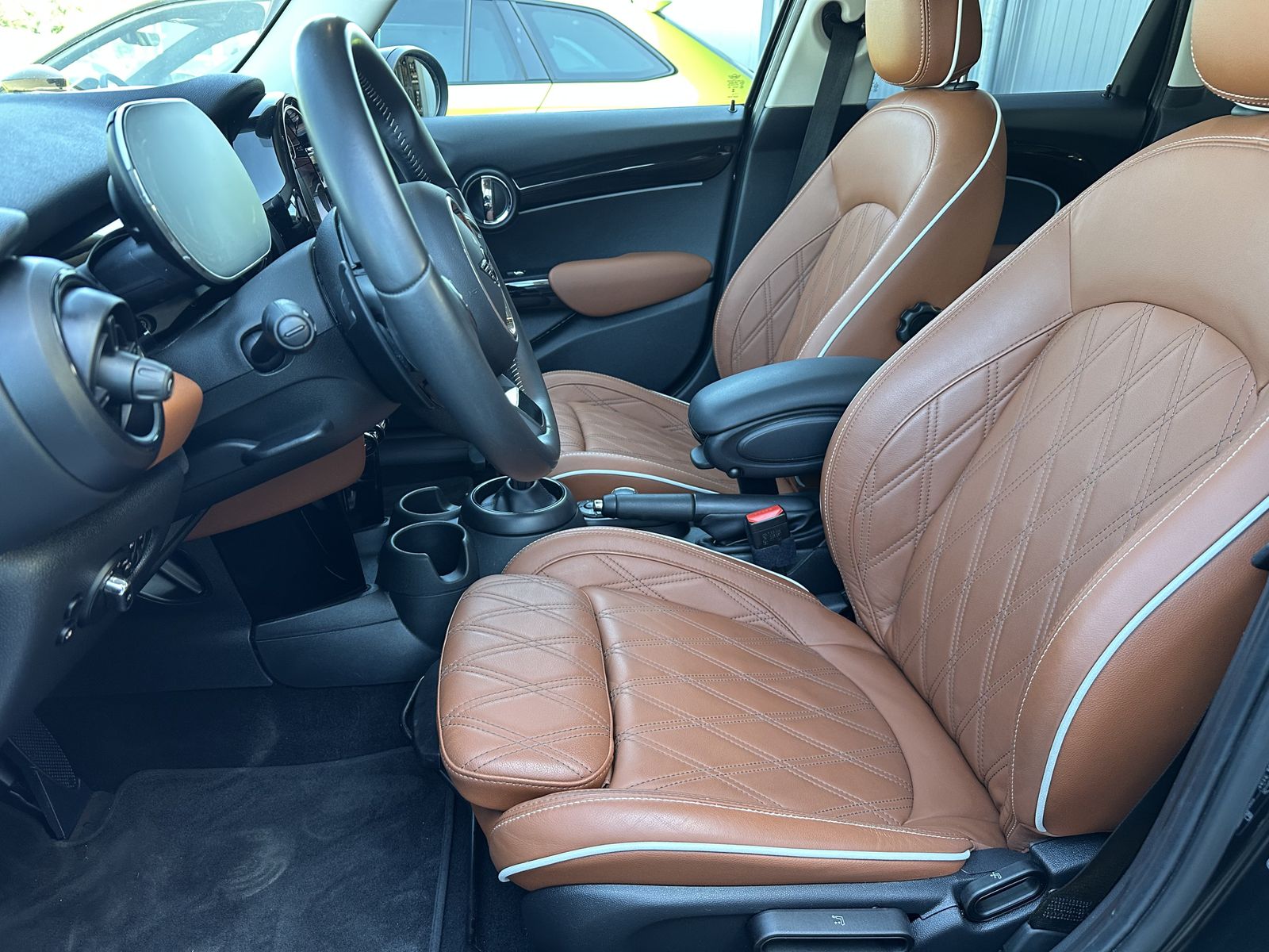 Fahrzeugabbildung MINI Cooper S 5-Türer Classic-Trim NAV+LED+KAMERA+DA