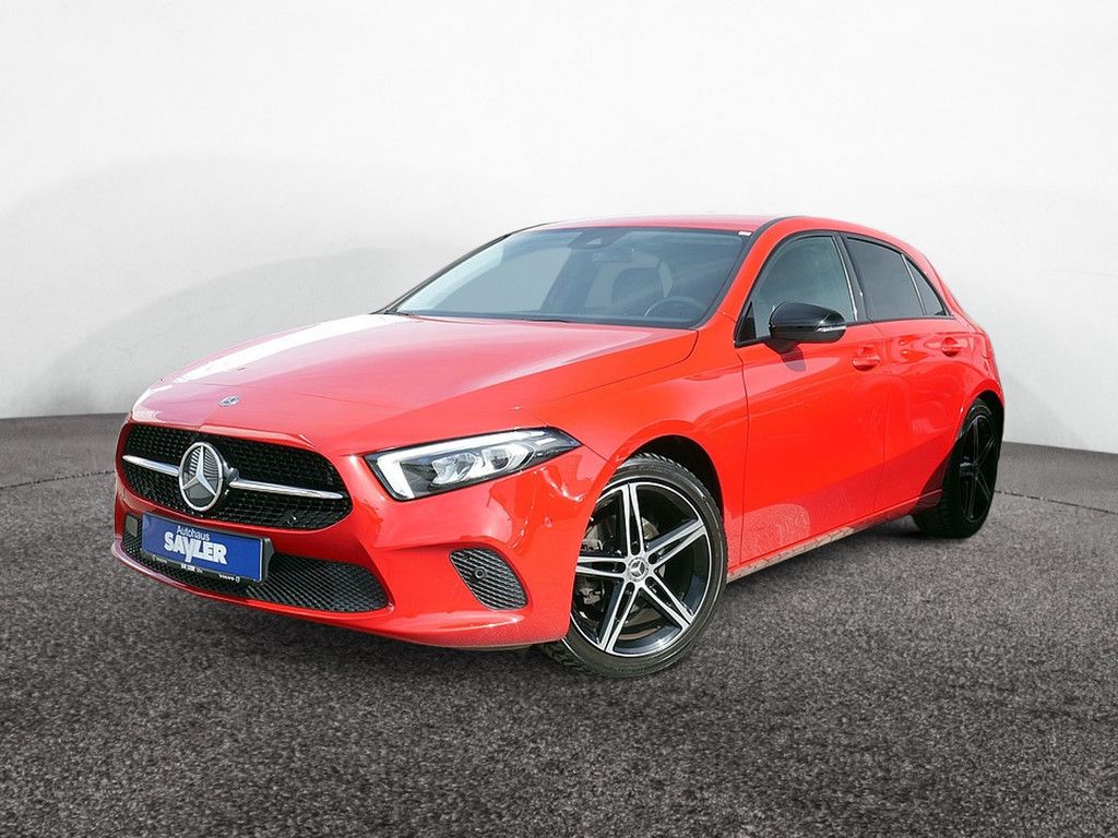 MERCEDES-BENZ A 180 PDC SHZ KAMERA NAVI AHK NIGHT PAKET LED