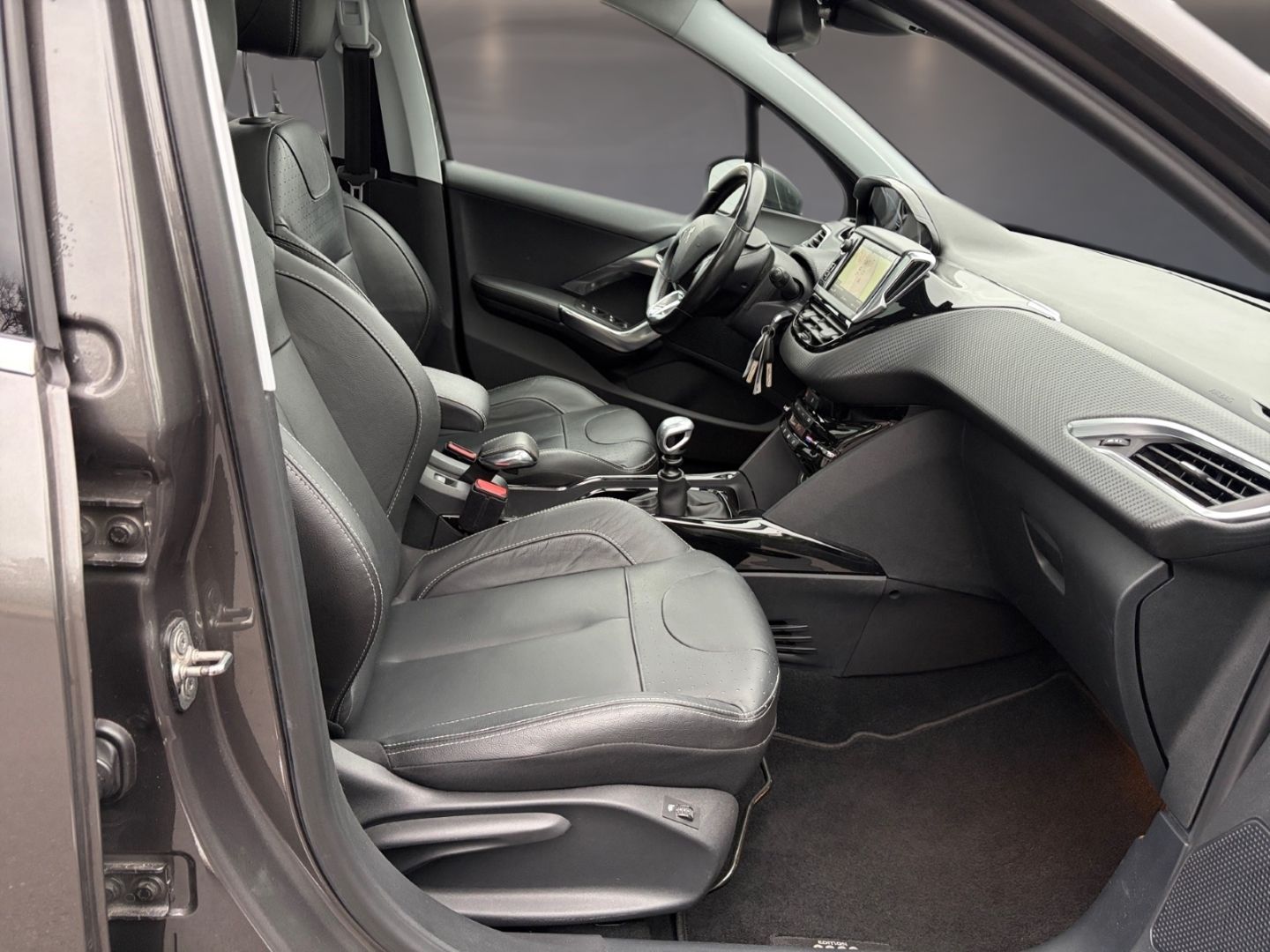 Fahrzeugabbildung Peugeot 2008 Allure , Leder,SitzheizungPanoDach,Kamera
