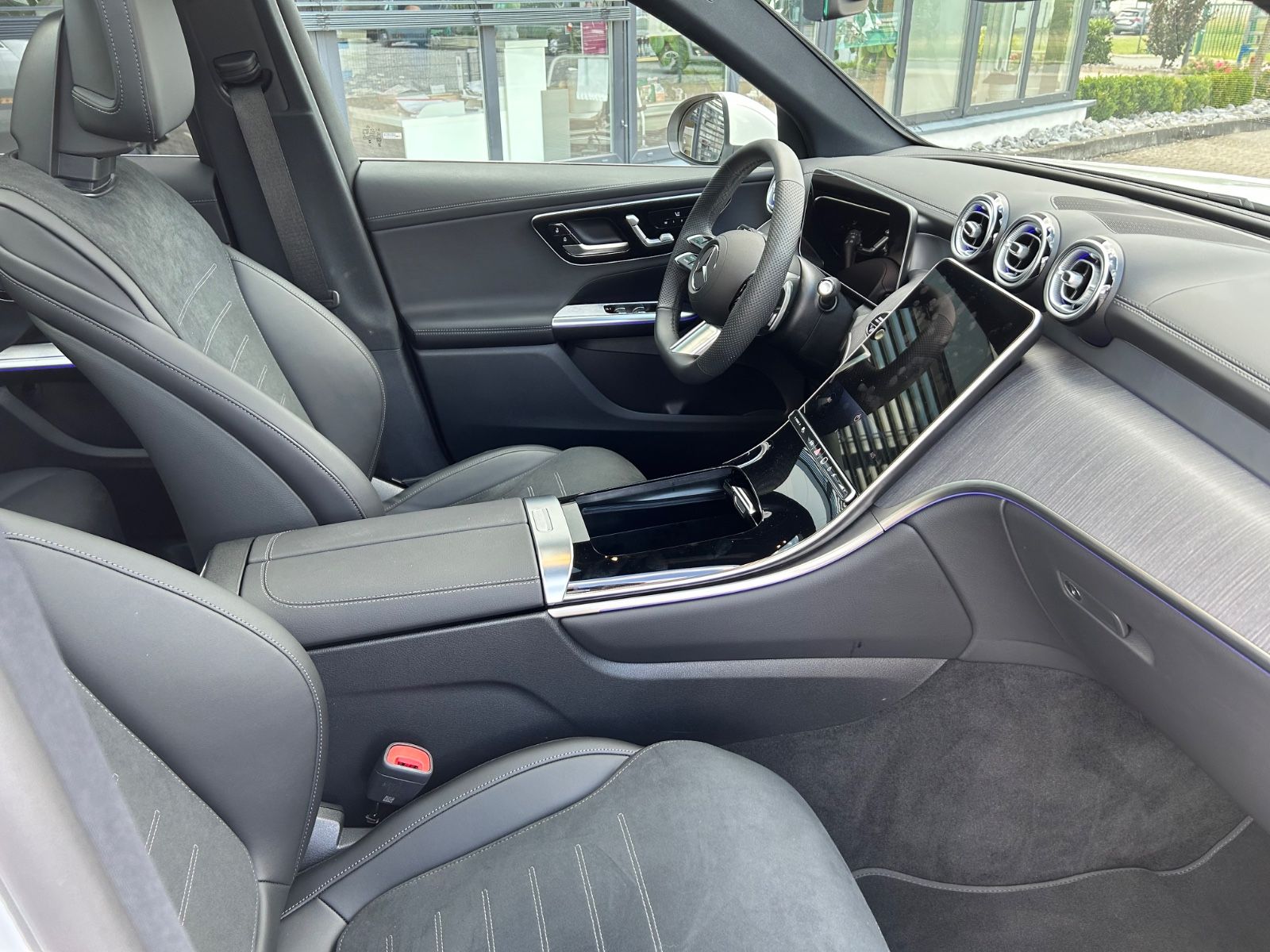 Fahrzeugabbildung Mercedes-Benz GLC 220 d 4Matic Edition AMG Line+PANO+AHK+MEMO