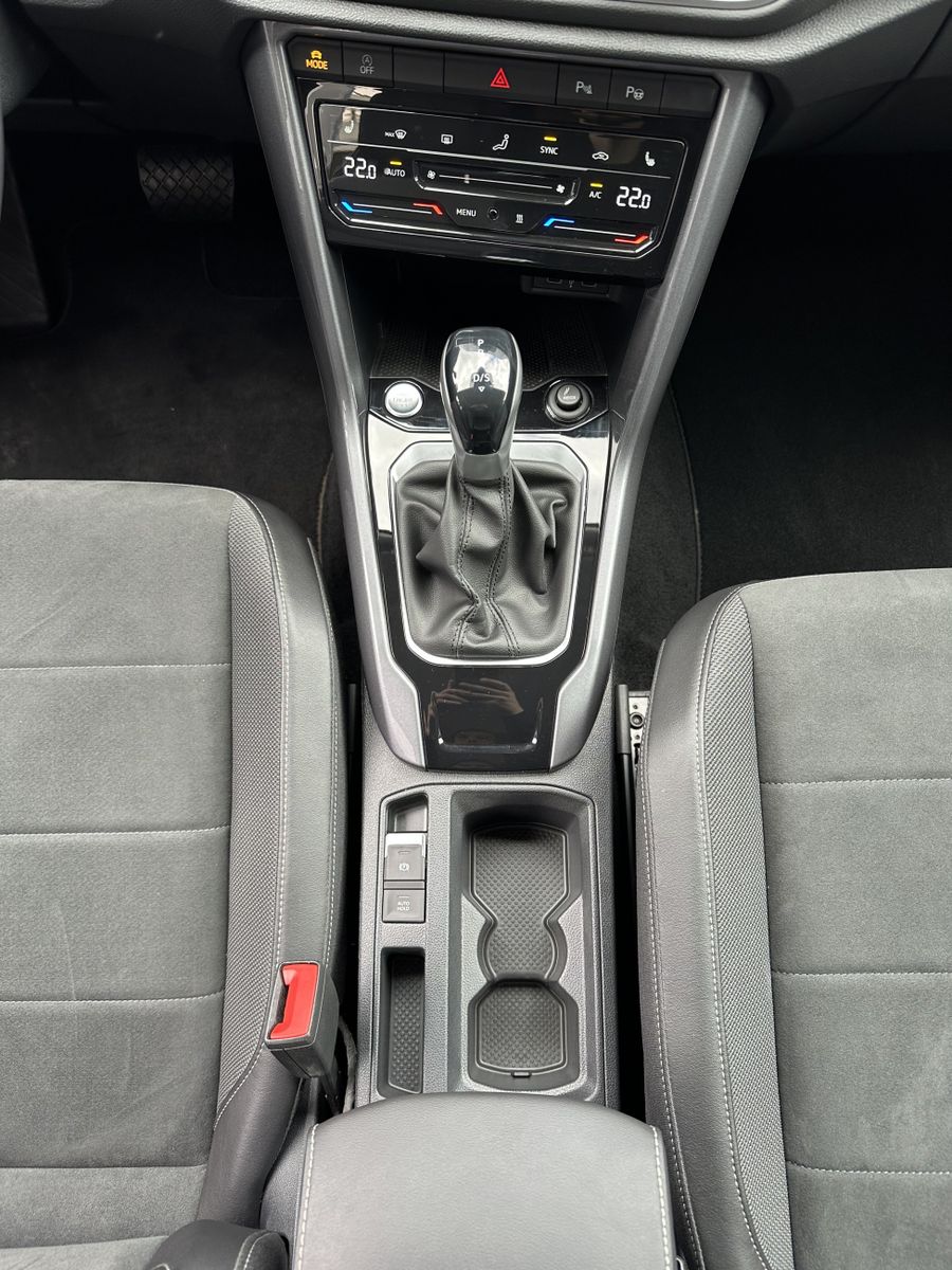Fahrzeugabbildung Volkswagen T-Roc 1.5 TSI DSG Sport NAV+LED+ACC+STANDHEIZUNG