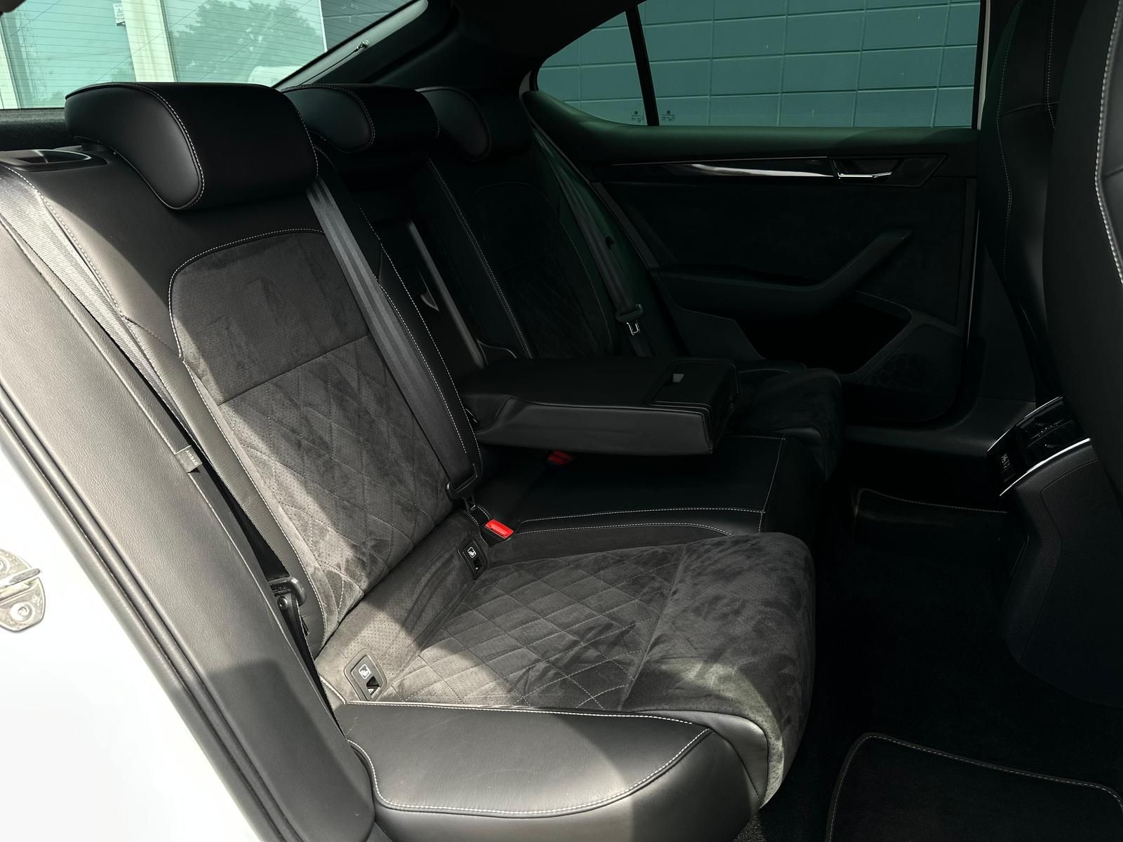 SKODA Superb 2.0TDI SPORTLINE BLACK ACC#CAM#NAVI#SHZ - Image 16