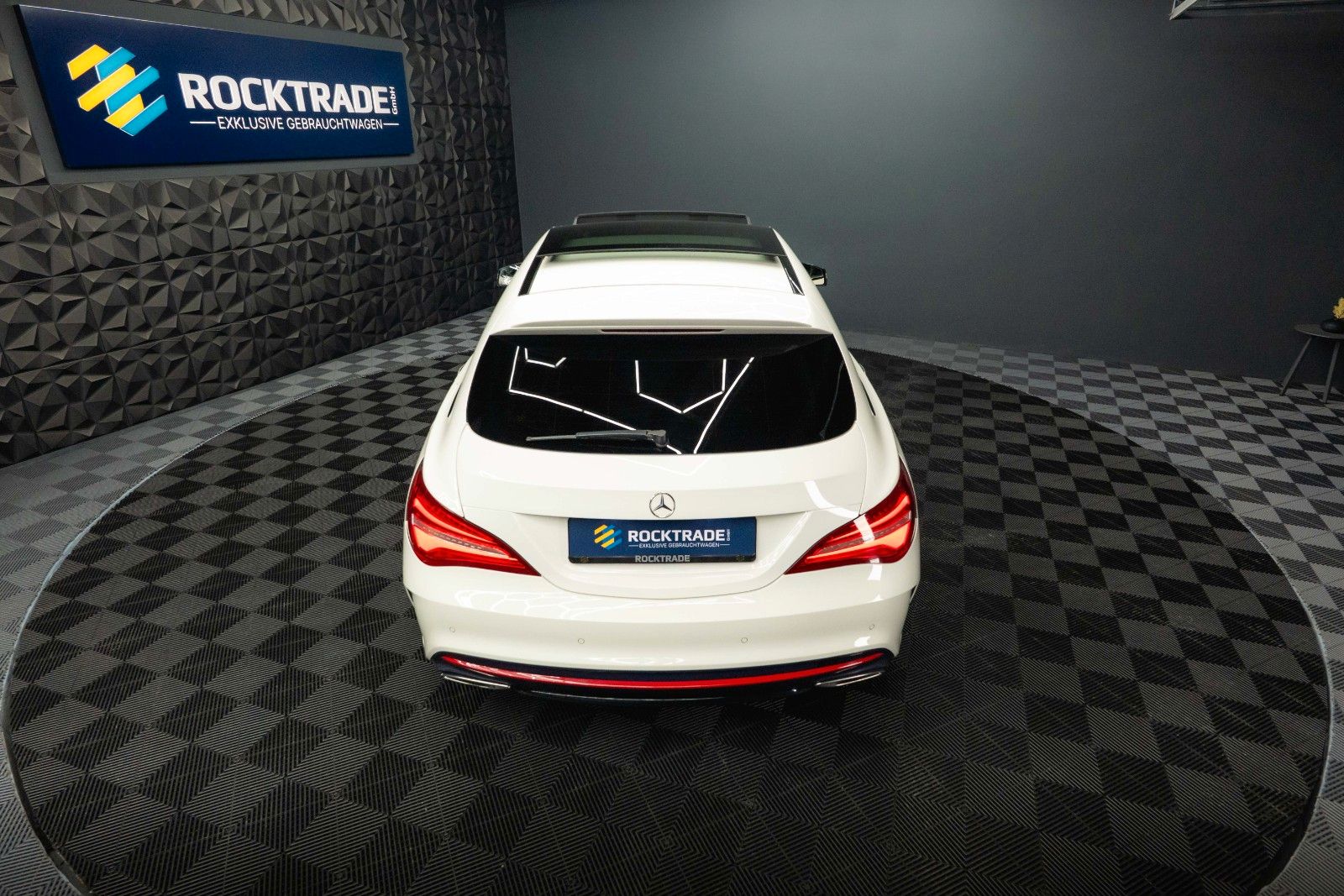 Fahrzeugabbildung Mercedes-Benz CLA 250 Shooting Brake 4Matic AMG Night Pano LED