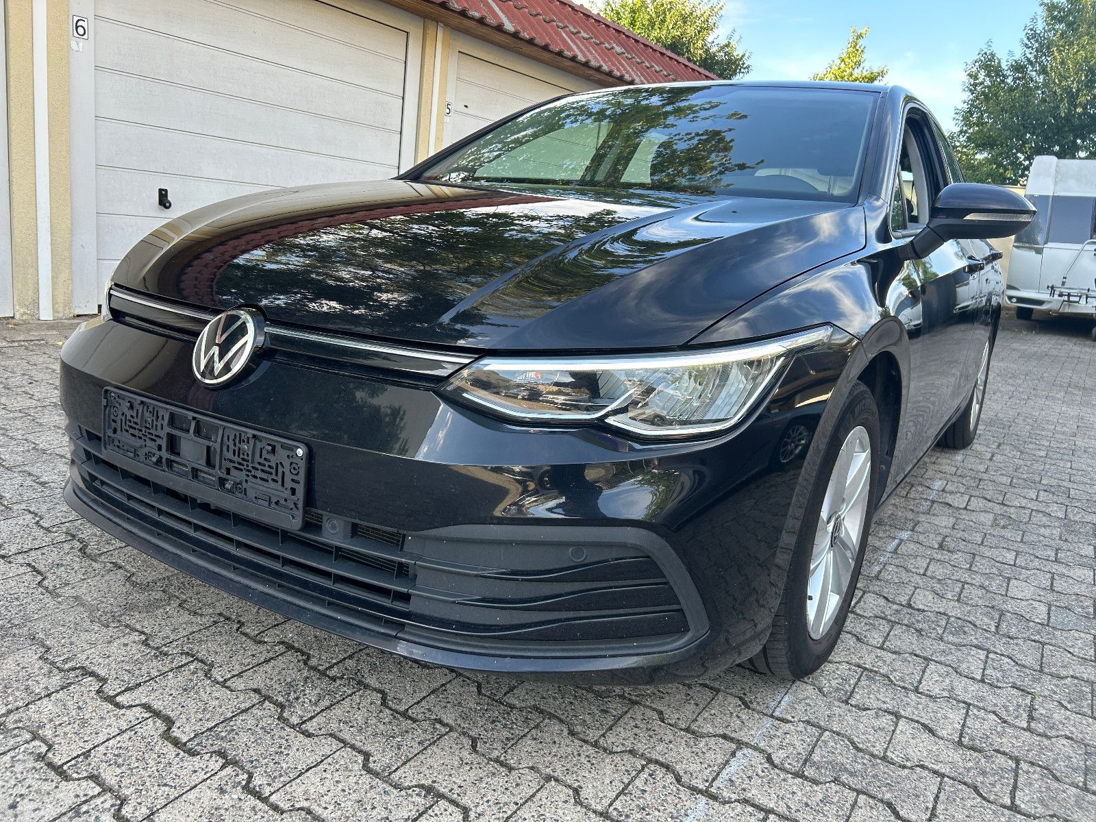 Volkswagen Golf - 1