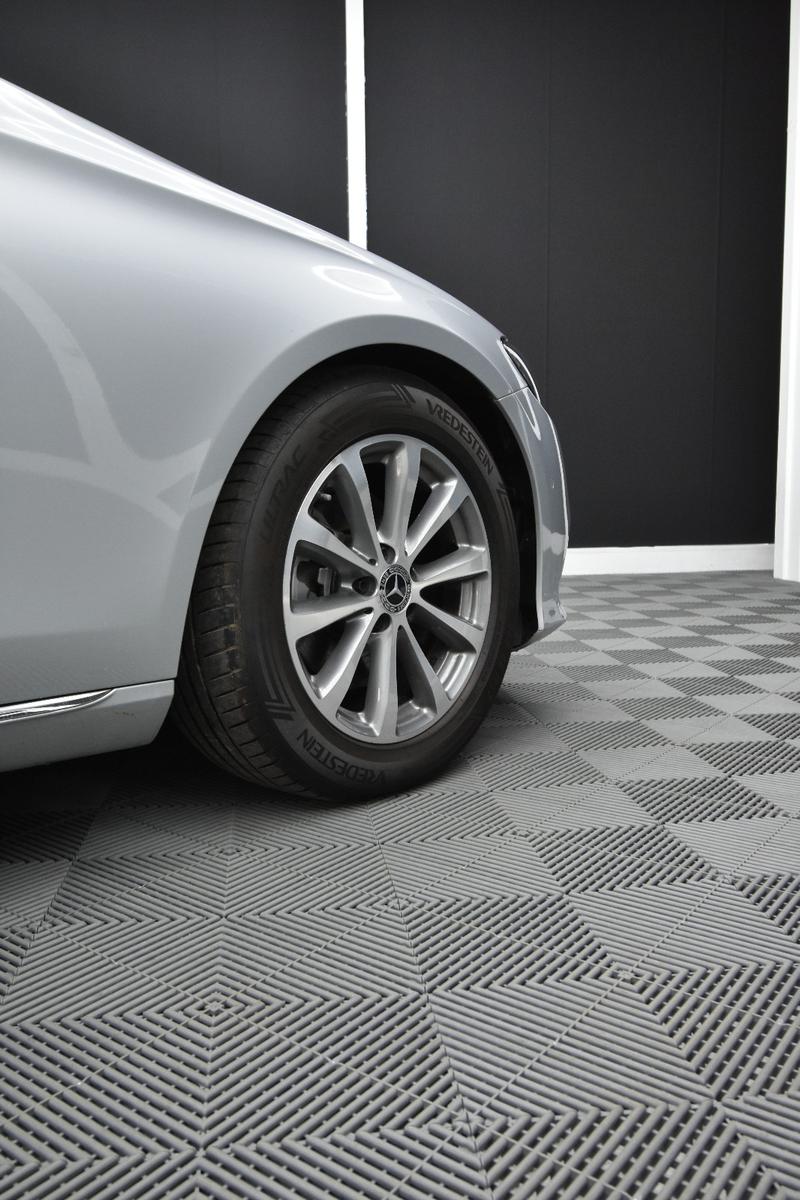 Mercedes-Benz E 220  SHZ AHK RFK LED Ambiente.