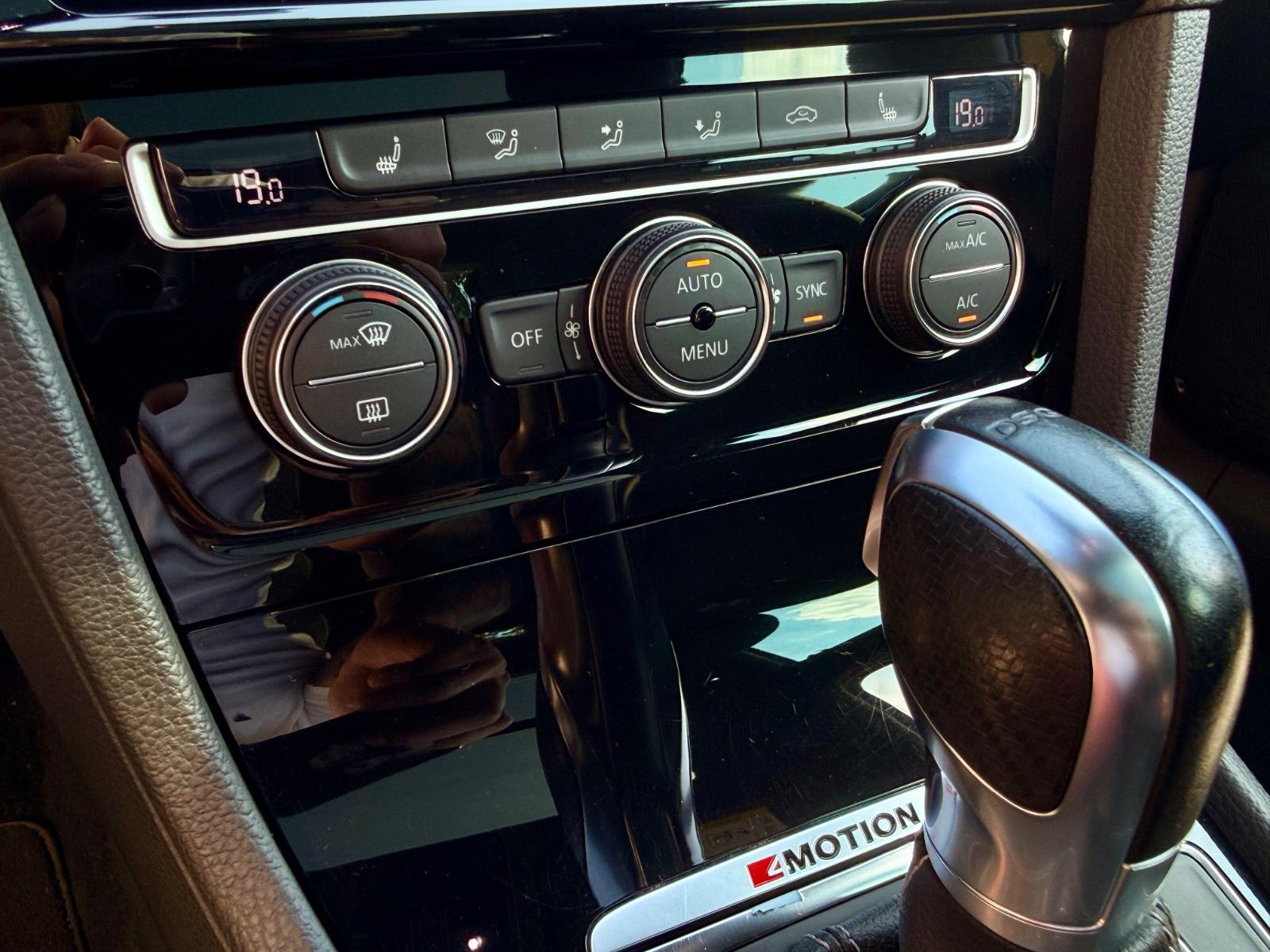 Volkswagen Golf VII Variant R 4Motion LED ACC DCC PANO