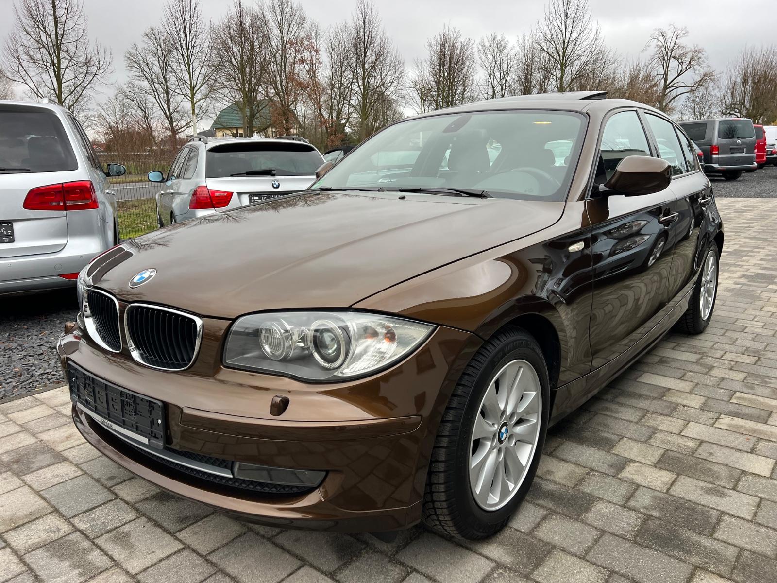BMW 120d Navi Xenon Scheckheft Alu Pdc  el. Glasdach