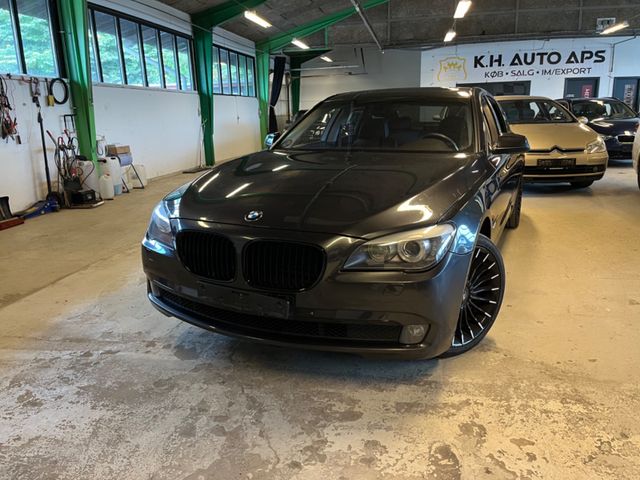 BMW 750i xDrive 4,4B