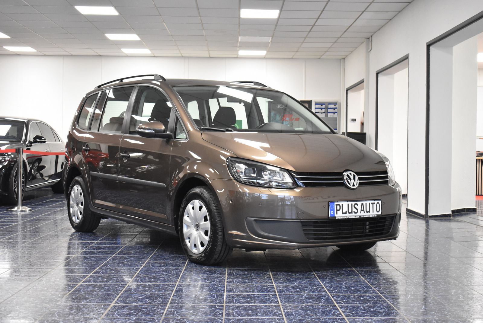 Volkswagen Touran - 1