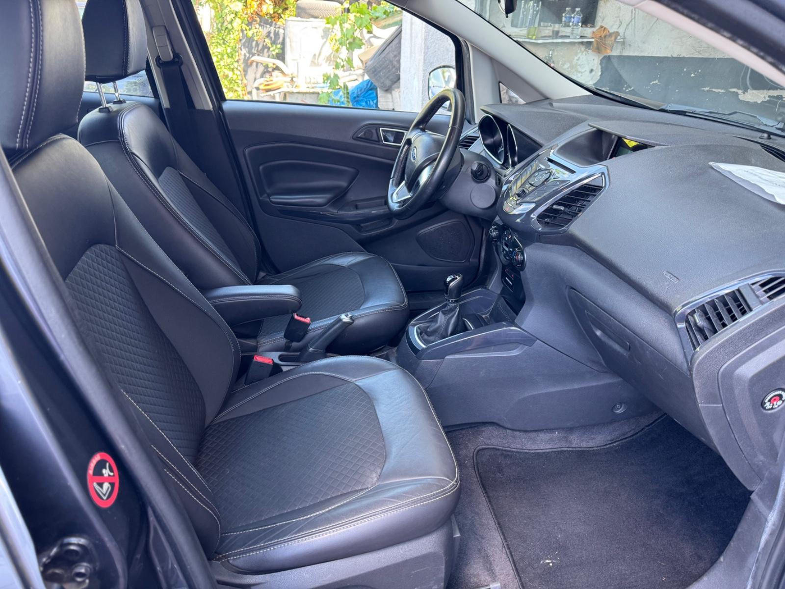Ford EcoSport 2015 — photo 13