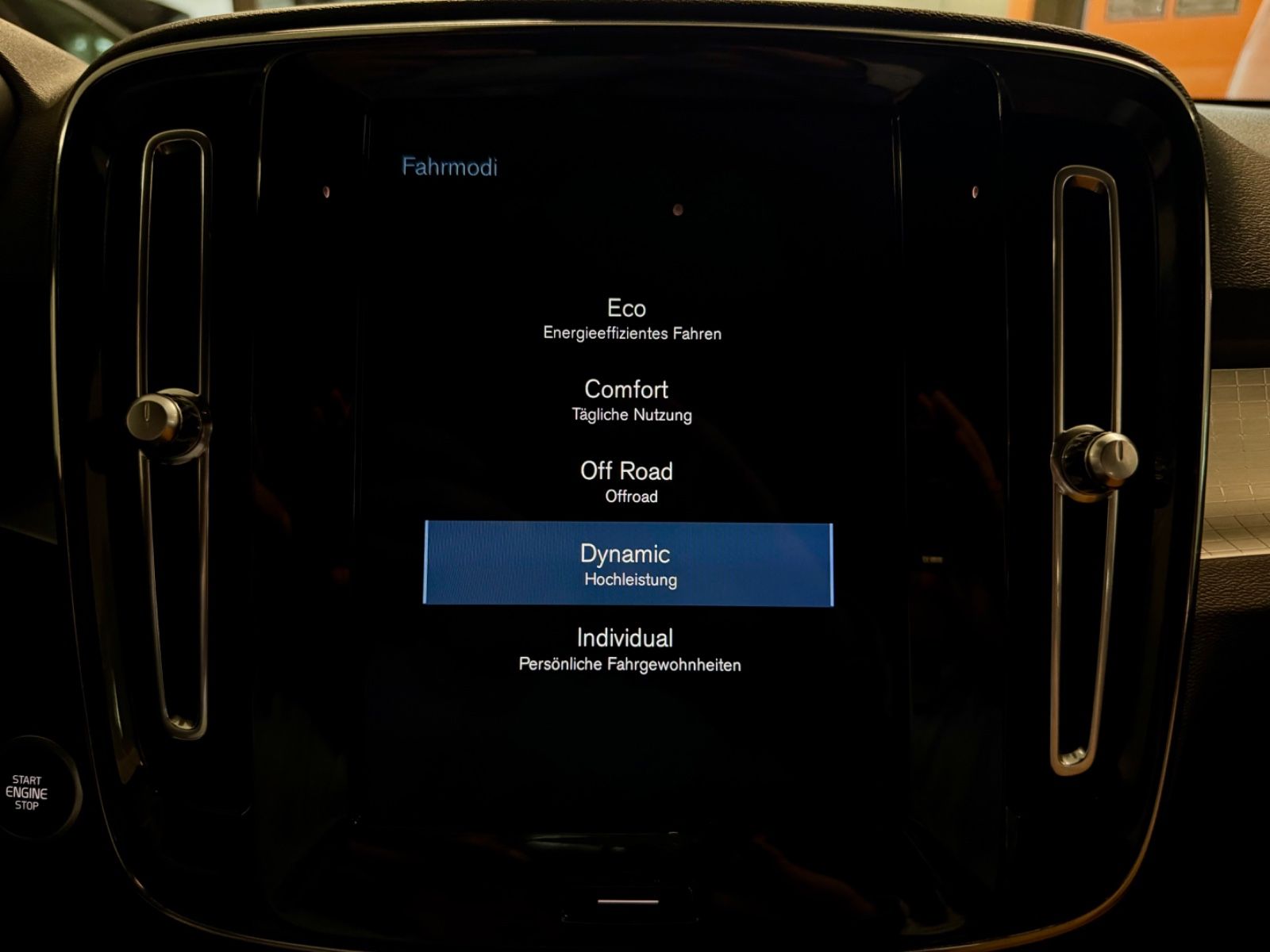 Volvo XC40 2.0 T5 AWD AUT LEDER NAVI LED CAM SHZ PDC foto 24