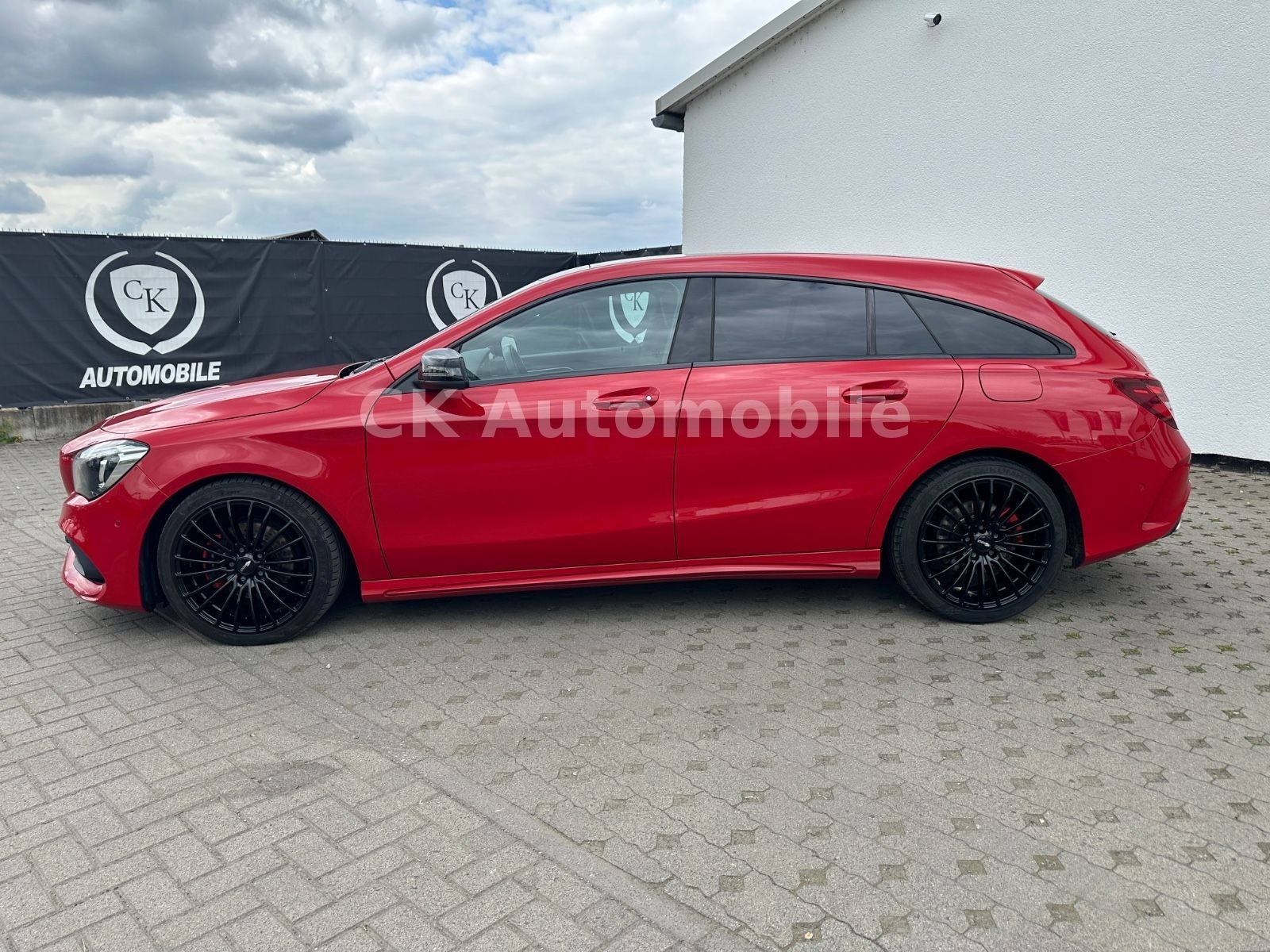 Fahrzeugabbildung Mercedes-Benz CLA 200 Shooting Brake AMG-Line/Night-Paket/LED