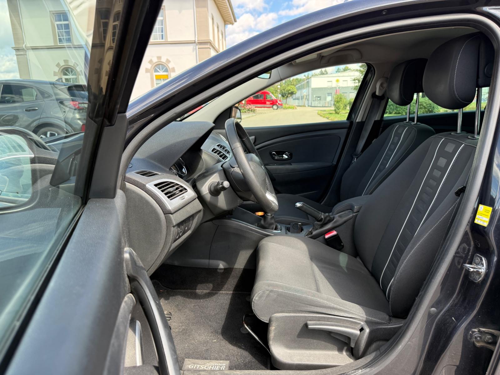 Renault Megane 2012 — photo 15