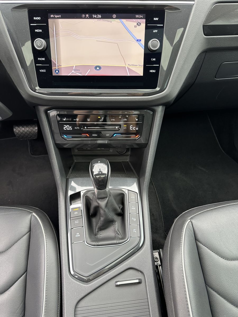 Fahrzeugabbildung Volkswagen Tiguan 1.4 eHybrid DSG Elegance NAV+LED+AHK+PANO