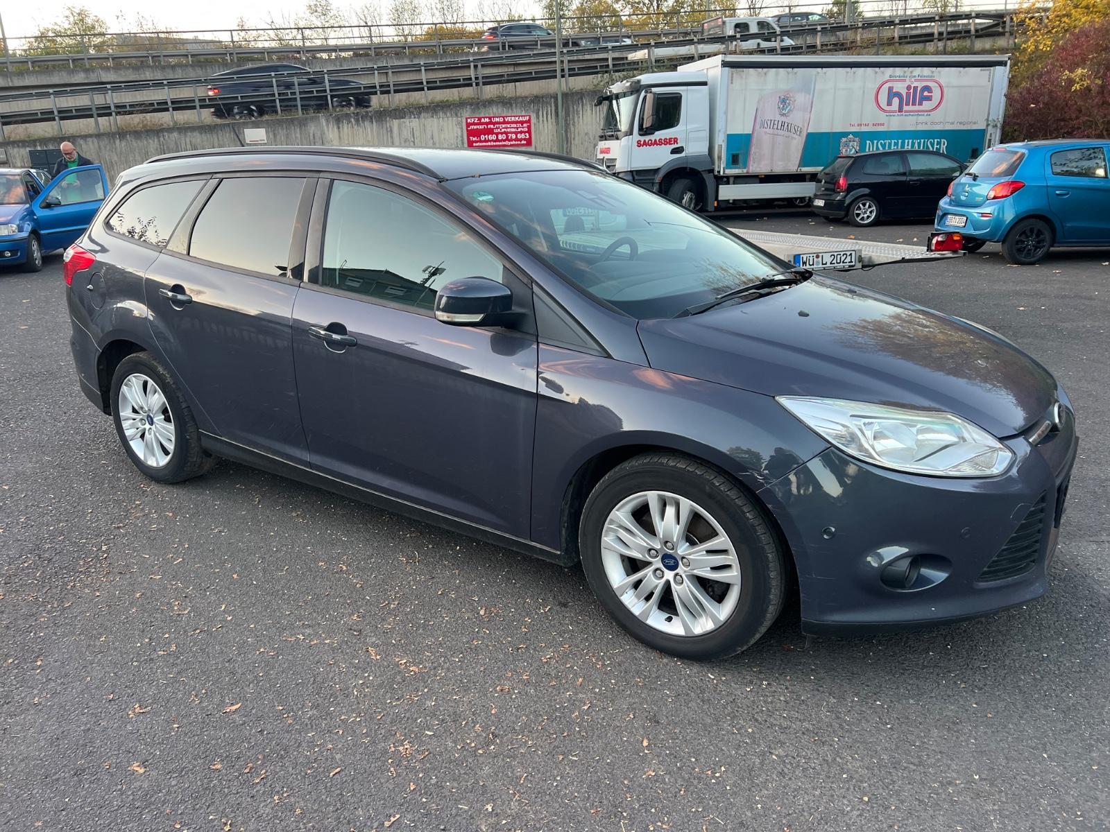 Ford Focus 2011 — interior
