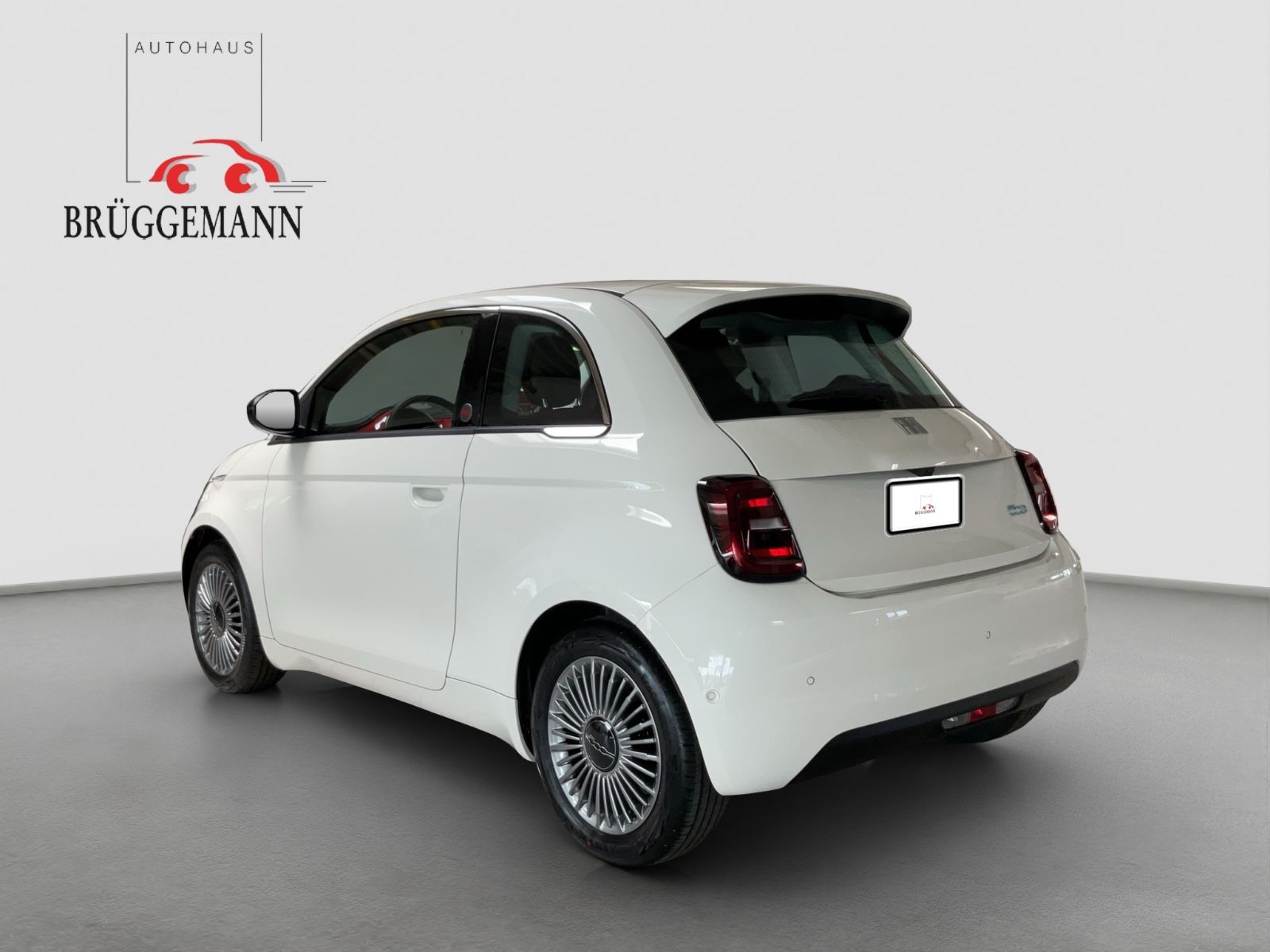 Fahrzeugabbildung Fiat 500e + Komfort Paket, Style Paket