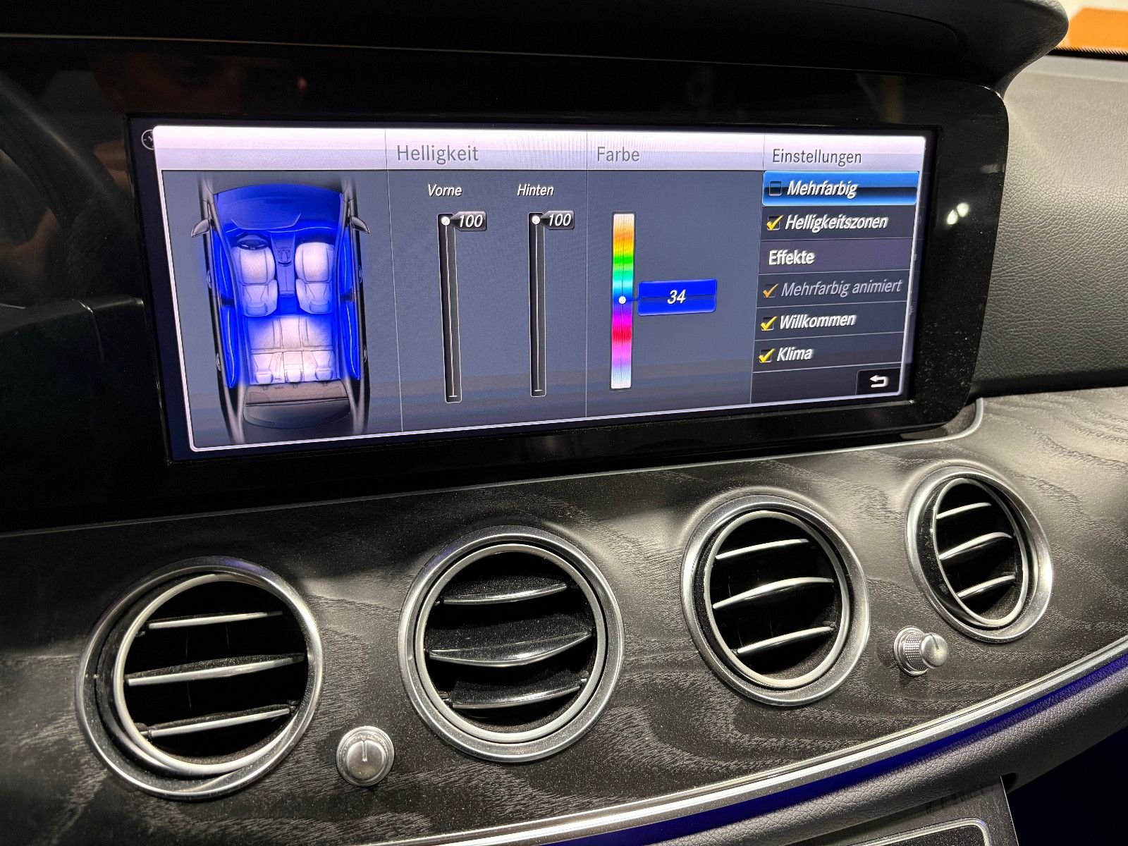 Fahrzeugabbildung Mercedes-Benz E 200 Lim./PANO/AMBIENTE/APPLE/SHZ/KLIMA/