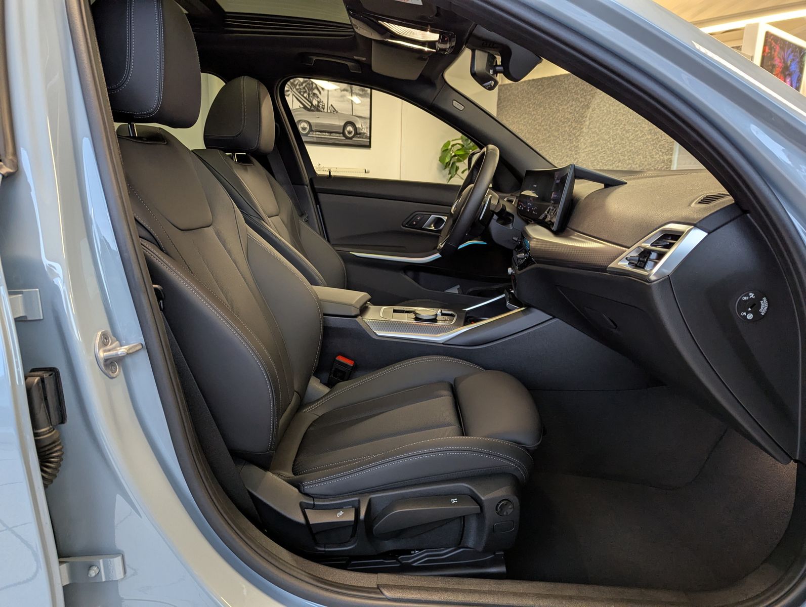 BMW 330 d xD M-Sport Pano LED-adaptiv ACC AHK - Image 15