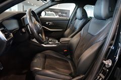 BMW M340i Touring xDrive | Laser | Pano | HuD | 19 BMW M340i Touring xDrive | Laser | Pano | HuD | 19