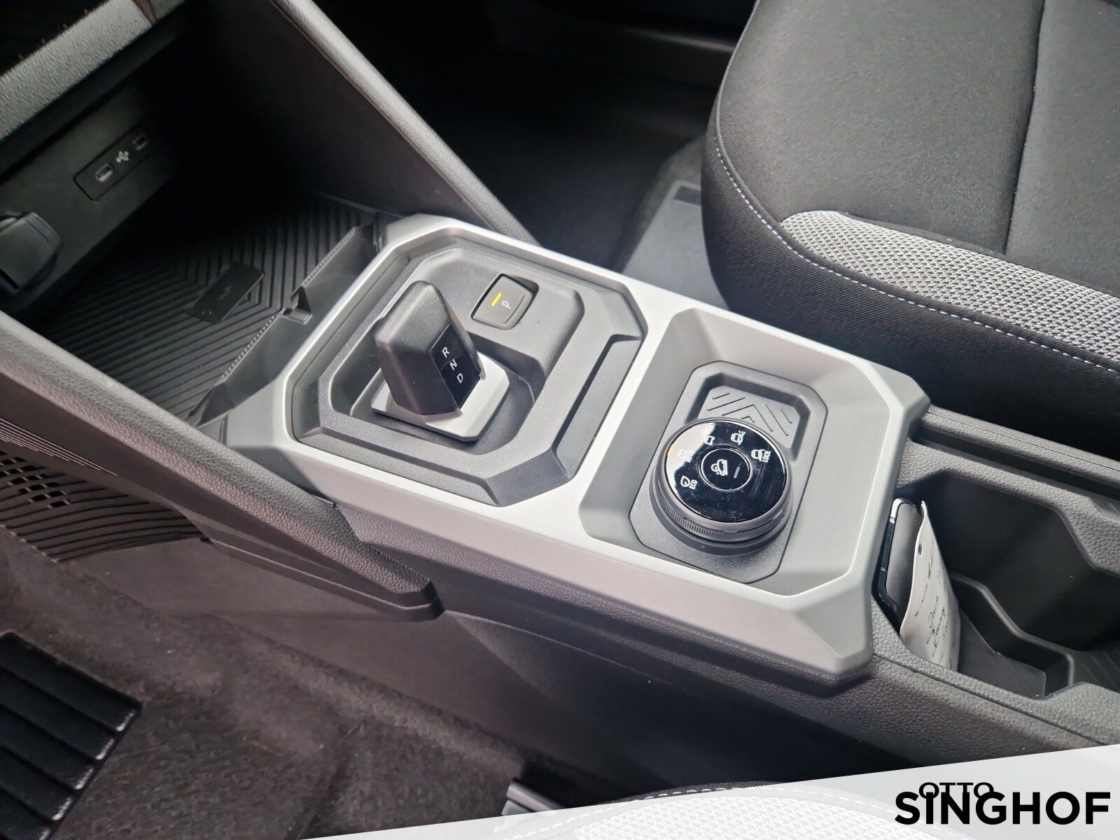 Fahrzeugabbildung Dacia New Duster Journey hybrid-G 150 4x4