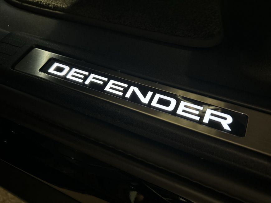 Land Rover Defender 110 P635 Octa Black foto 19