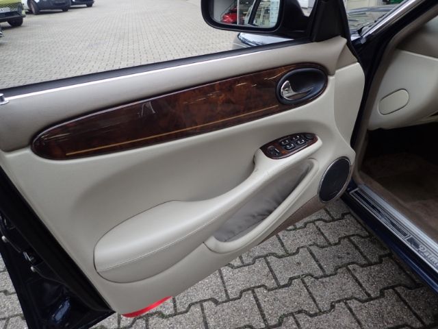 Fahrzeugabbildung Jaguar XJ Daimler 4.0 Leder e-Sitze Alarm Klima el.SP e