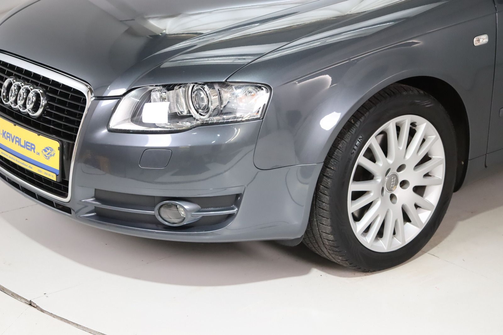 Fahrzeugabbildung Audi A4 Avant 3.2 V6 quattro * Navi * Xenon *