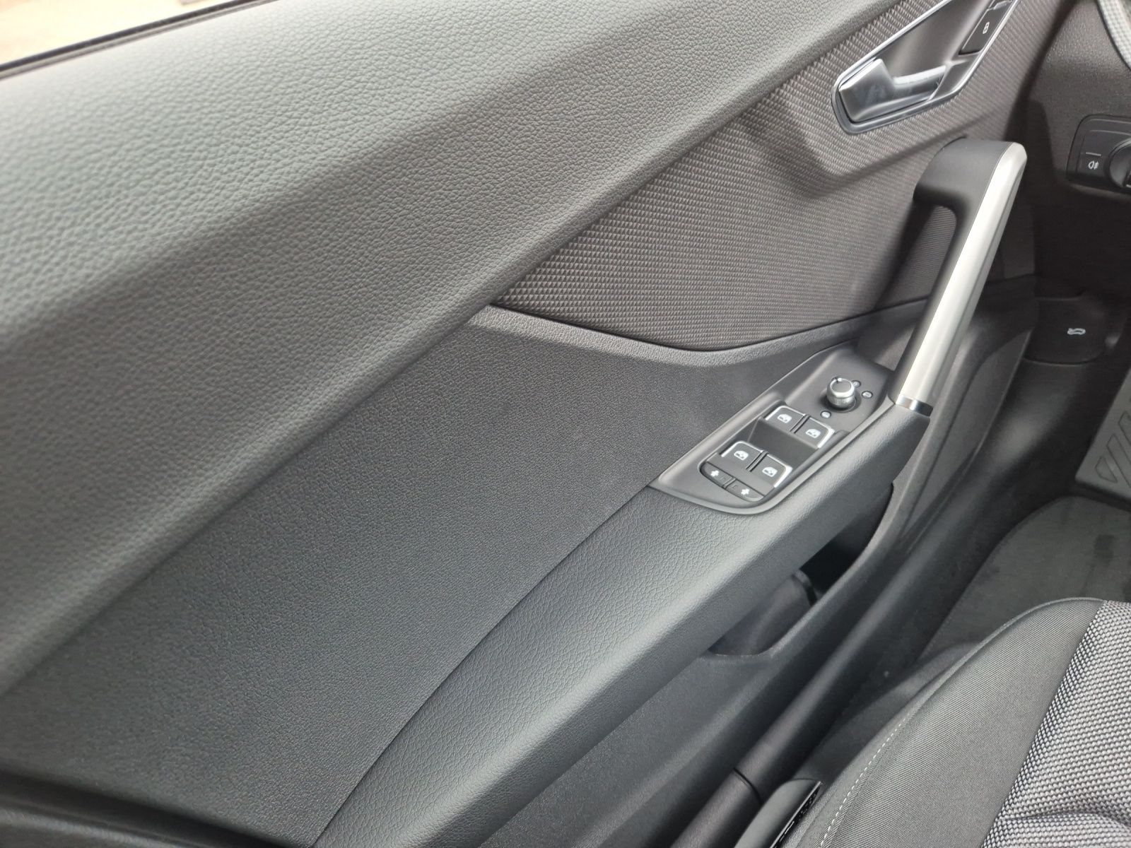 Fahrzeugabbildung Audi Q2 35 TFSI advanced S-tronic LED AVC GRA PDC SH
