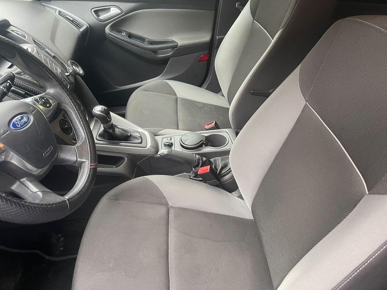 Ford Focus 2012 — photo 8