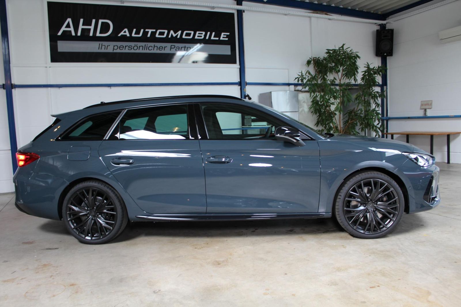Cupra LEON ST VZ Black Edition 1.5 e-HYBRID DSG 272 PS imagem 2