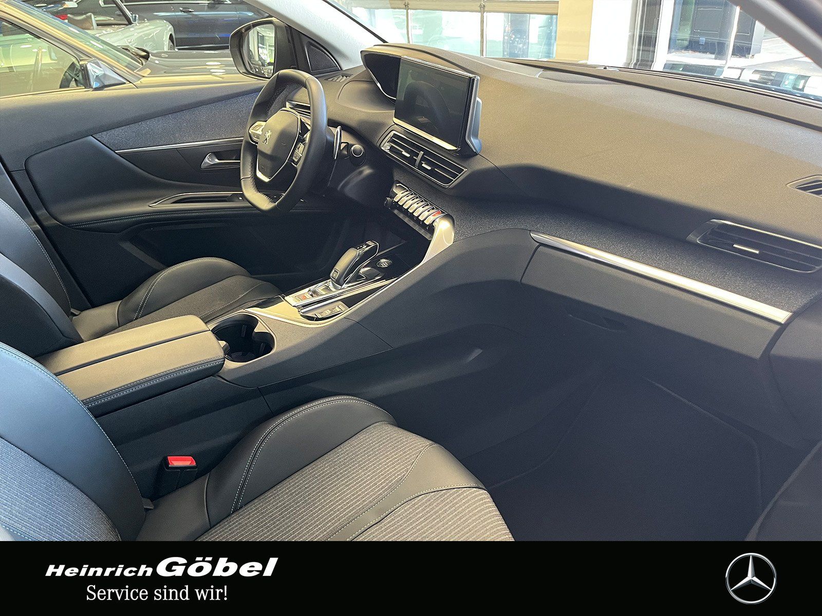 Fahrzeugabbildung Peugeot 3008 1.5 BlueHDi 130 Allure Pack AHK+NAVI+KAMERA