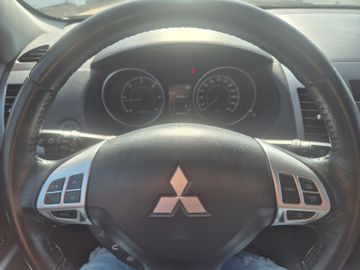 Mitsubishi Outlander - 11