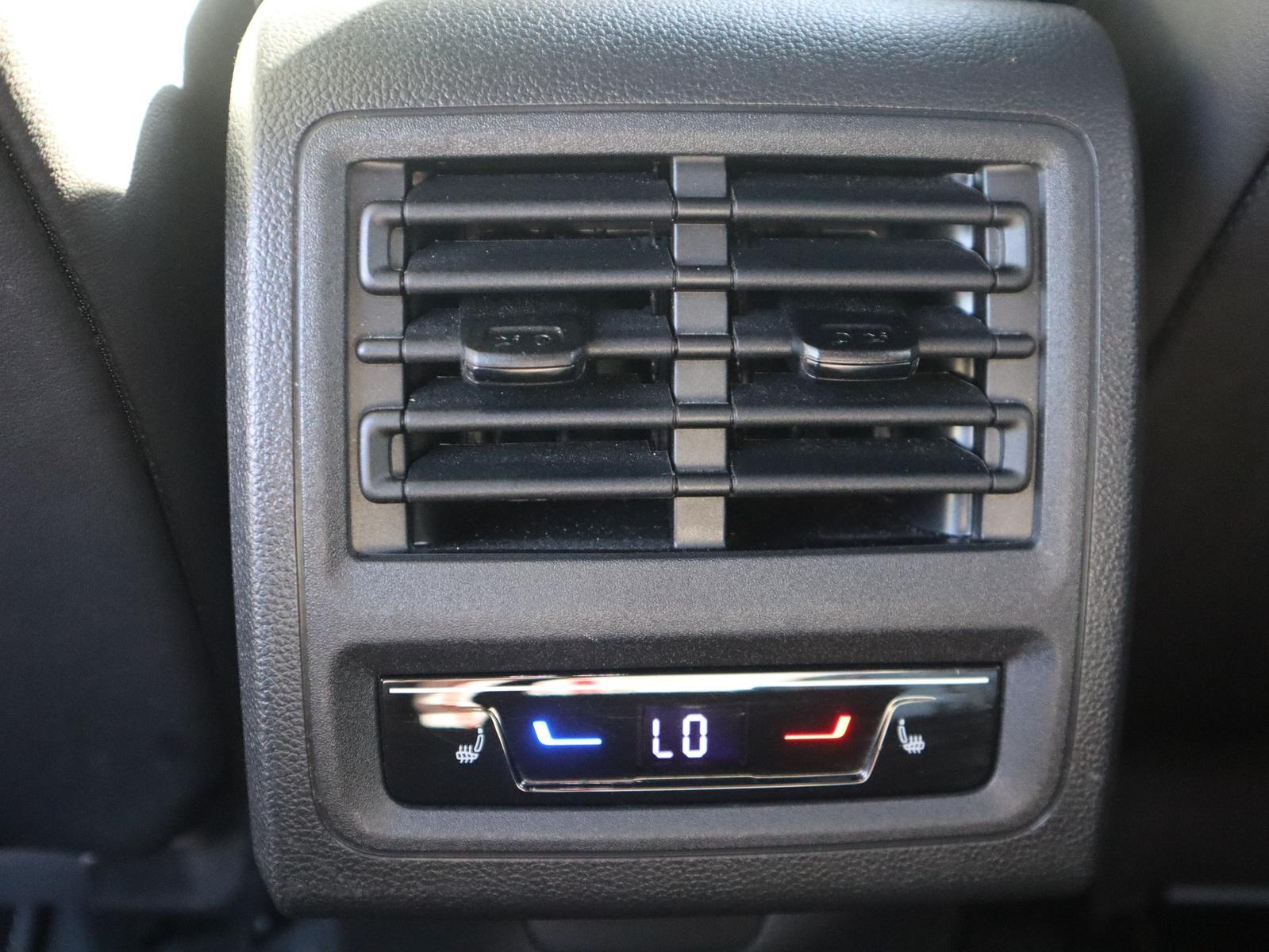 Volkswagen Golf VIII Variant 2.0 TSI DSG R-Line ACC LED PDC