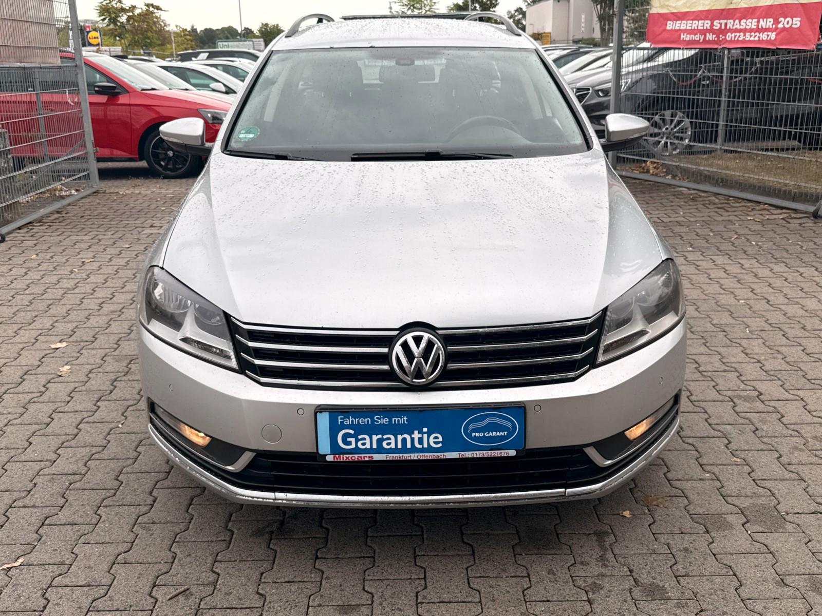 Volkswagen Passat 2012 — rear view