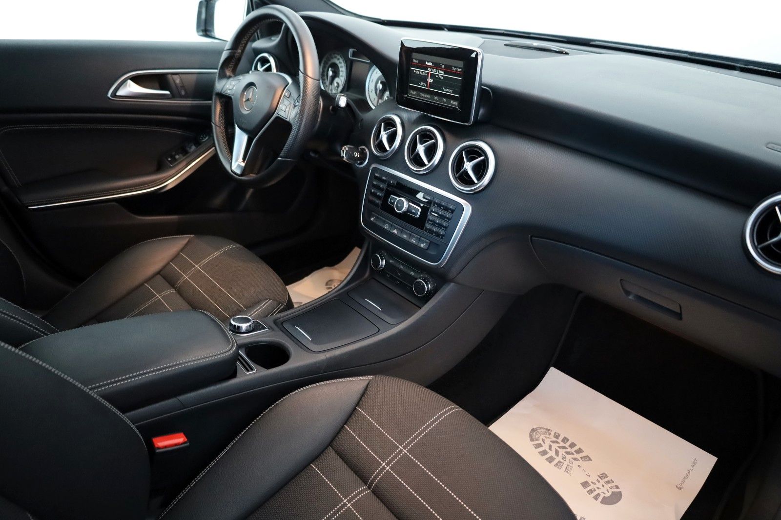Fahrzeugabbildung Mercedes-Benz A 180 Urban T.Leder,Navi,Xenon,Panorama,SH,PDC