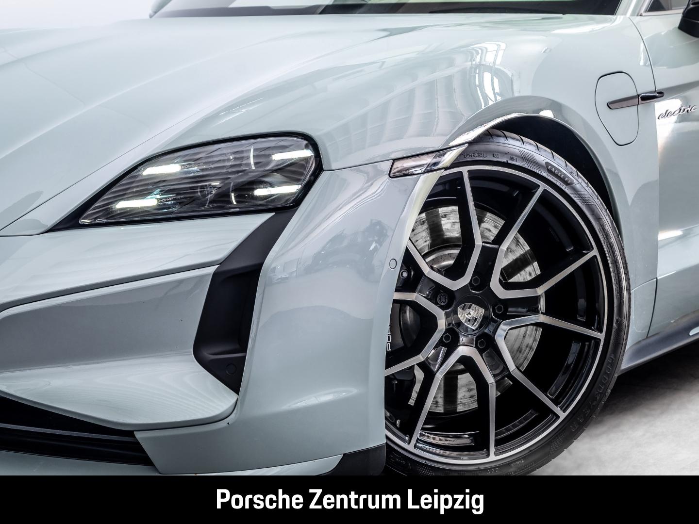 Porsche Taycan Turbo Burmester ActiveRide Nachtsicht