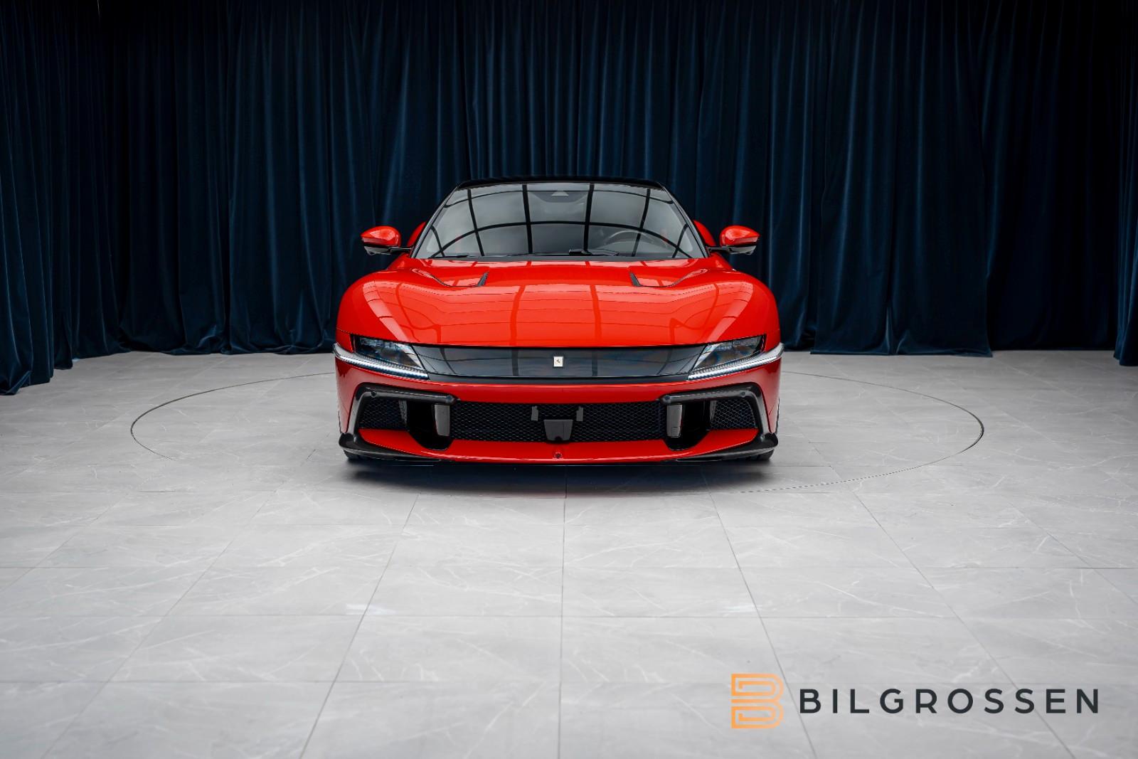 Ferrari Coupe 6.5 V12 CARBON LIFT PASSENGER DISPLAY